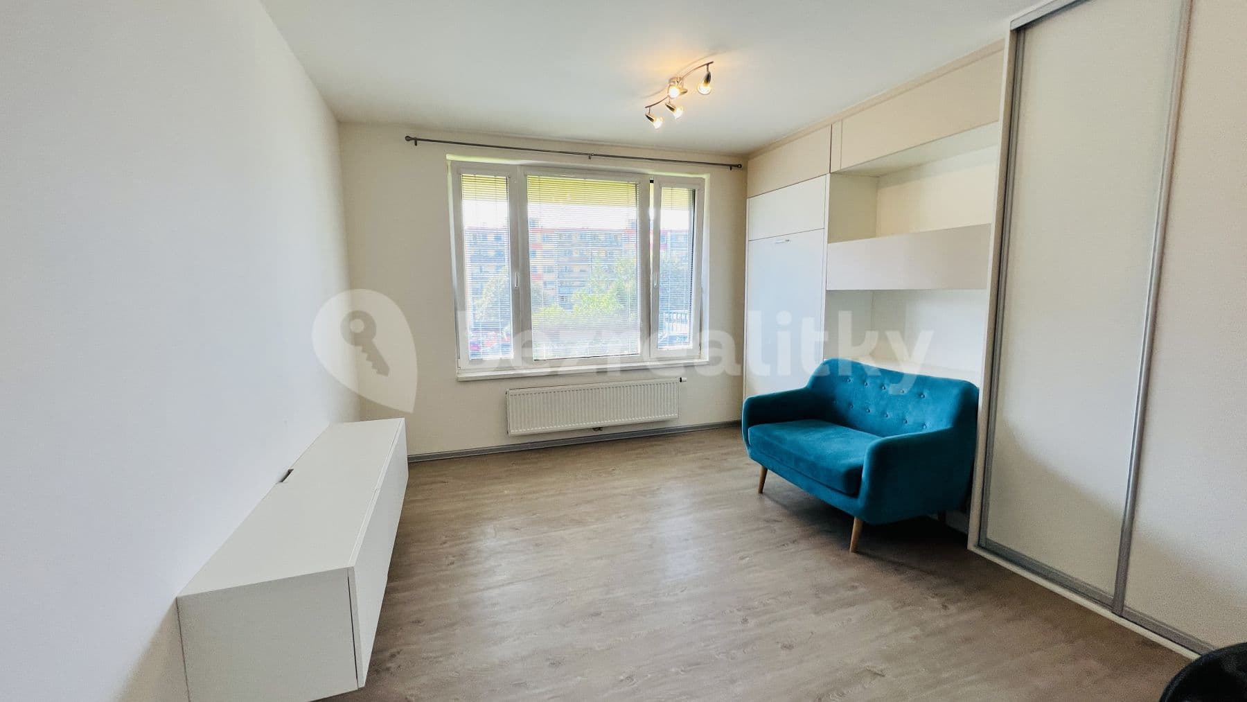 Prenájom bytu 1-izbový 37 m², Pavla Beneše, Praha, Praha Prenájom bytu 1-izbový 37 m², Pavla Beneše, Praha, Praha