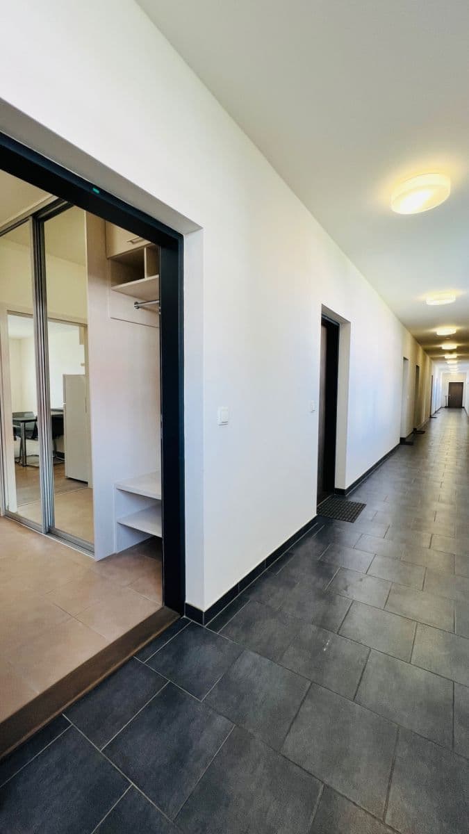 Prenájom bytu 1-izbový 37 m², Pavla Beneše, Praha, Praha Prenájom bytu 1-izbový 37 m², Pavla Beneše, Praha, Praha