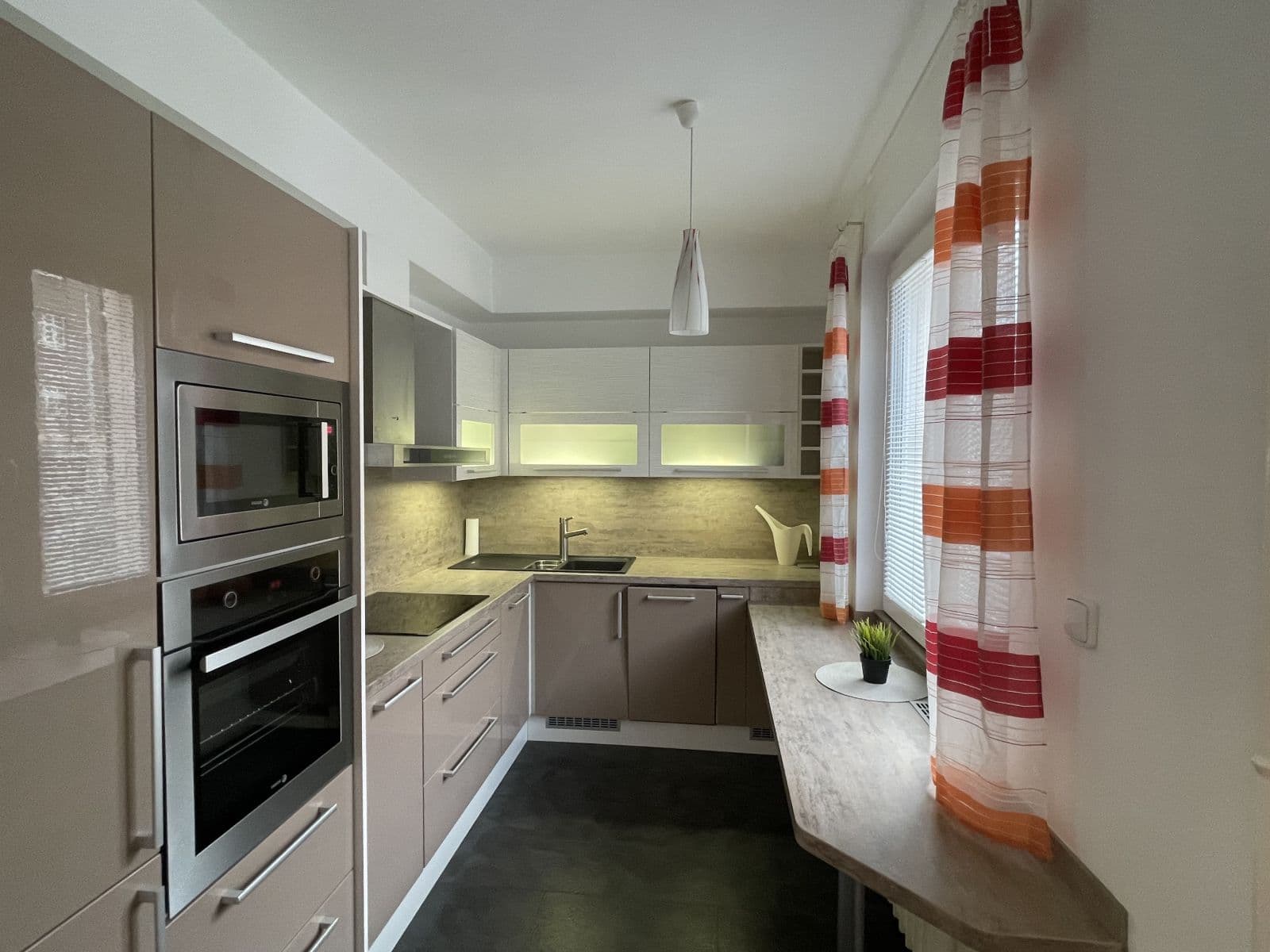 Prenájom bytu 2-izbový 51 m², Bělohorská, Praha, Praha Prenájom bytu 2-izbový 51 m², Bělohorská, Praha, Praha