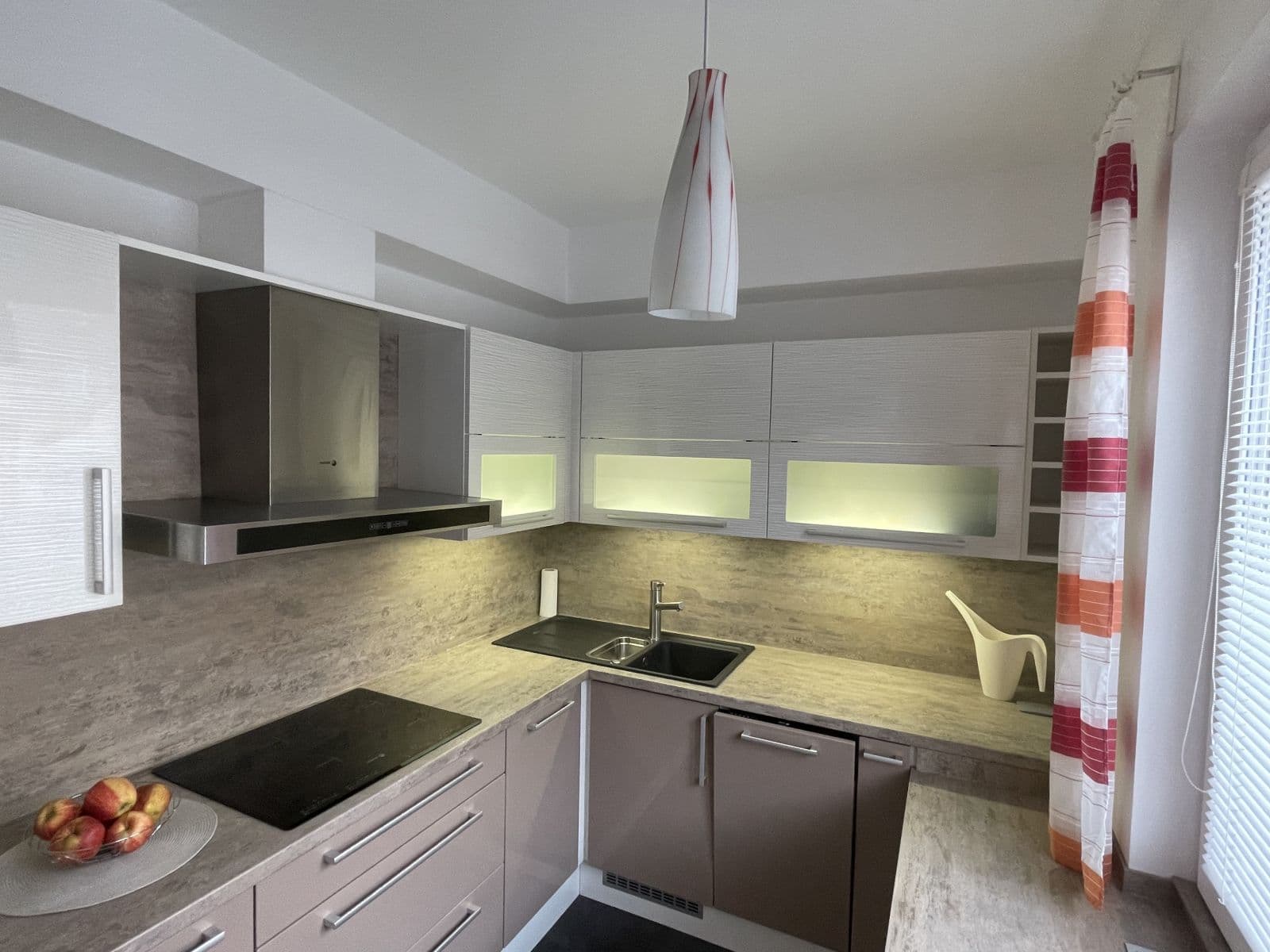 Prenájom bytu 2-izbový 51 m², Bělohorská, Praha, Praha Prenájom bytu 2-izbový 51 m², Bělohorská, Praha, Praha