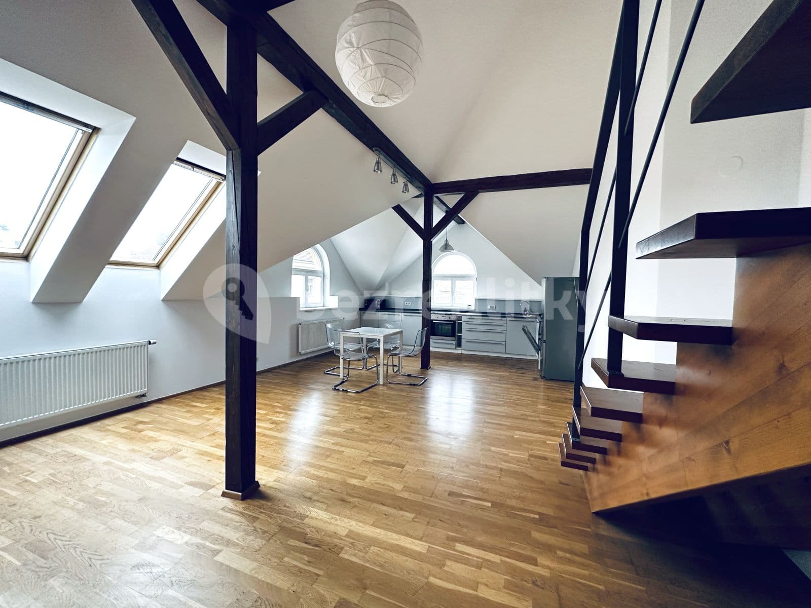 Prenájom bytu 3-izbový 100 m², Nitranská, Praha, Praha Prenájom bytu 3-izbový 100 m², Nitranská, Praha, Praha