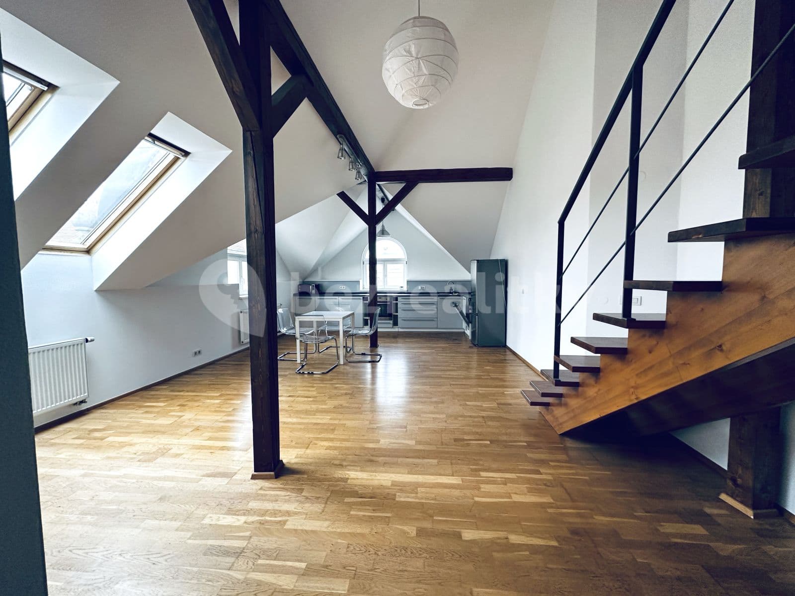 Prenájom bytu 3-izbový 100 m², Nitranská, Praha, Praha Prenájom bytu 3-izbový 100 m², Nitranská, Praha, Praha