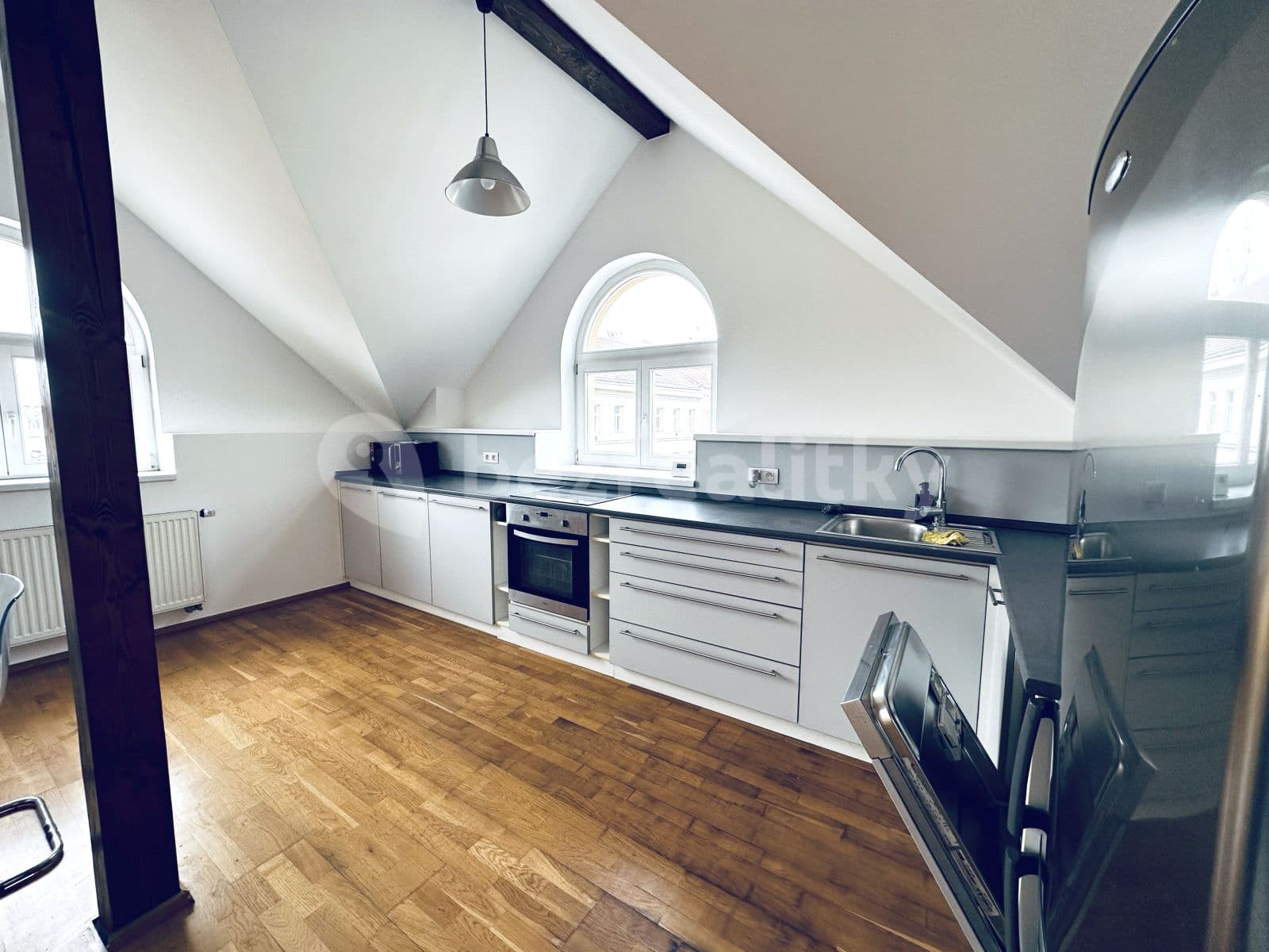 Prenájom bytu 3-izbový 100 m², Nitranská, Praha, Praha Prenájom bytu 3-izbový 100 m², Nitranská, Praha, Praha