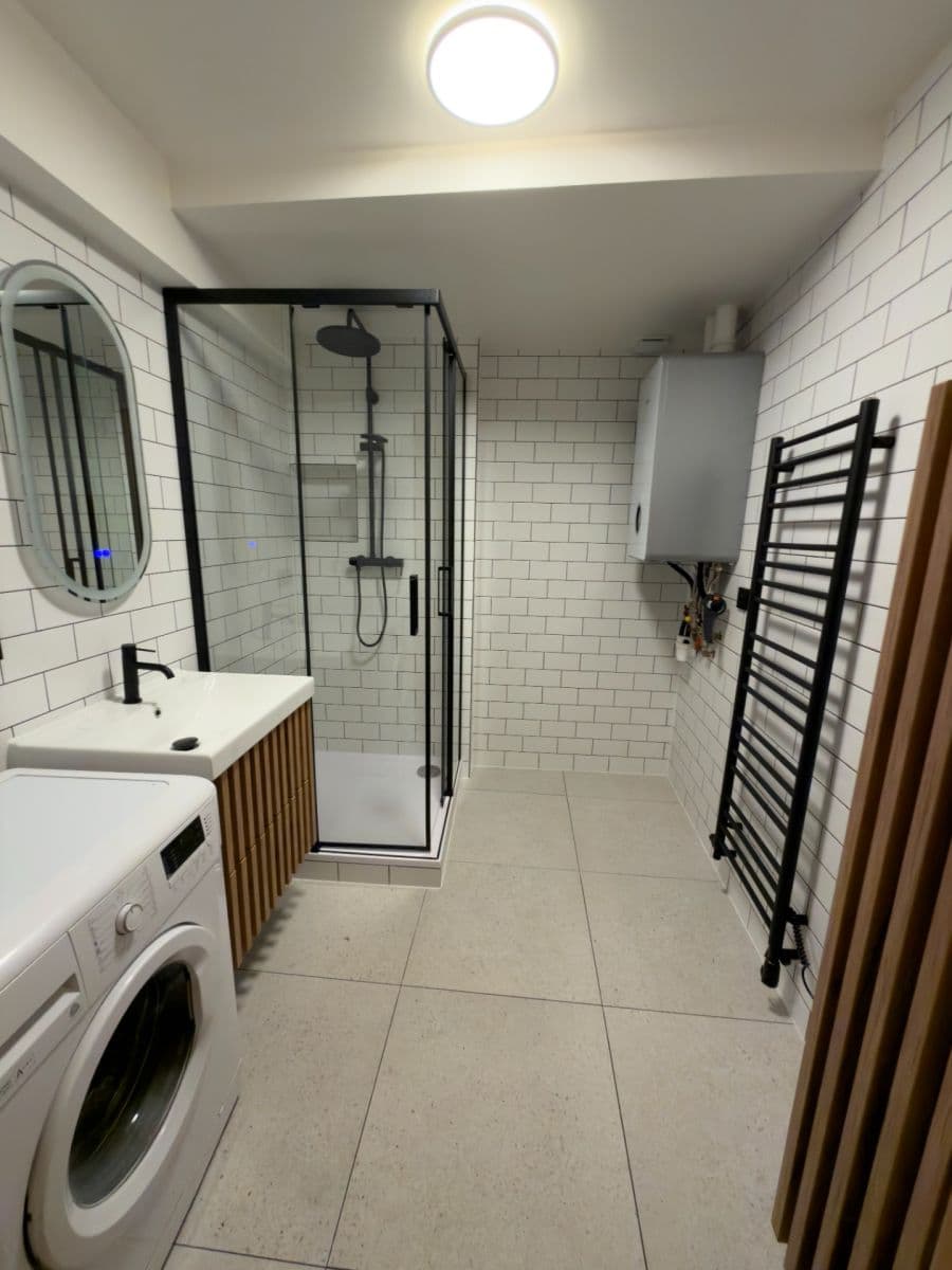 Prenájom bytu 3-izbový 100 m², Nitranská, Praha, Praha Prenájom bytu 3-izbový 100 m², Nitranská, Praha, Praha