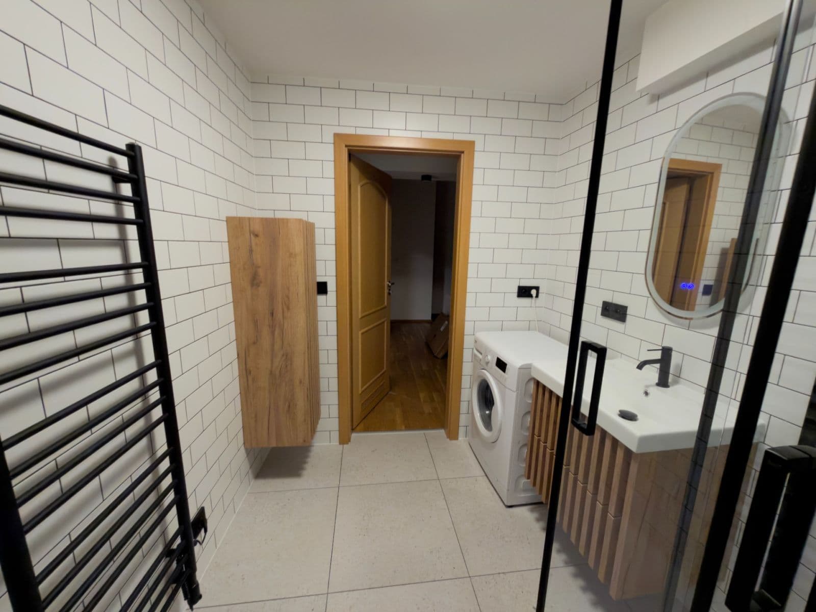 Prenájom bytu 3-izbový 100 m², Nitranská, Praha, Praha Prenájom bytu 3-izbový 100 m², Nitranská, Praha, Praha