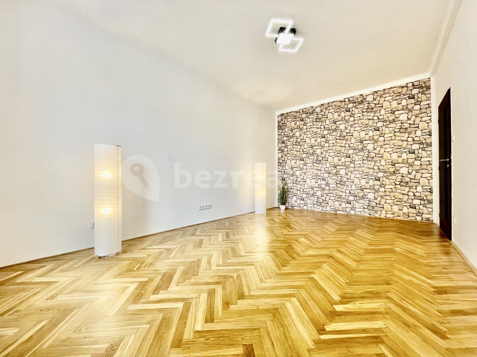 Prenájom bytu 3-izbový 79 m², W. A. Mozarta, Most, Ústecký kraj Prenájom bytu 3-izbový 79 m², W. A. Mozarta, Most, Ústecký kraj