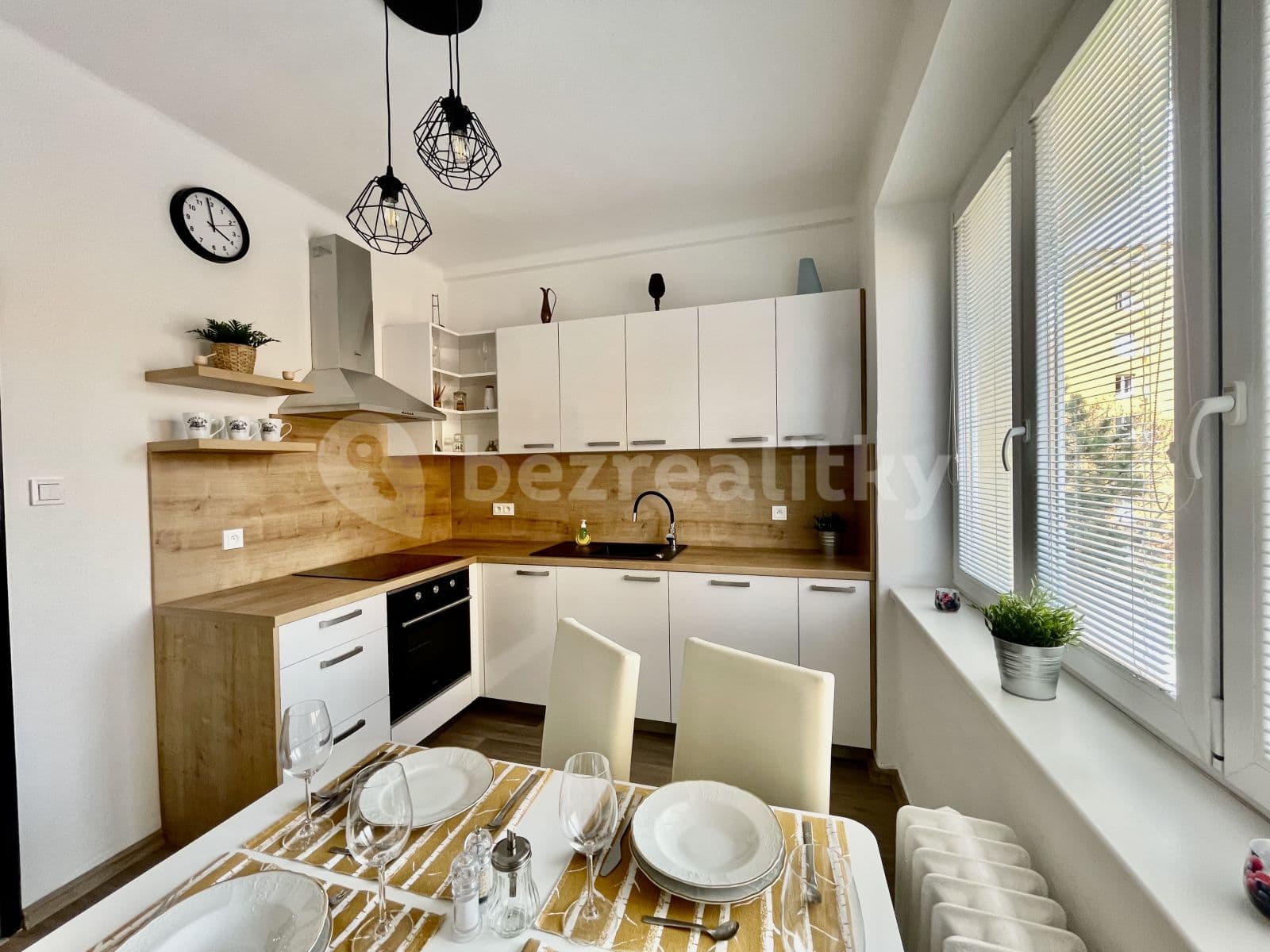 Prenájom bytu 3-izbový 79 m², W. A. Mozarta, Most, Ústecký kraj Prenájom bytu 3-izbový 79 m², W. A. Mozarta, Most, Ústecký kraj
