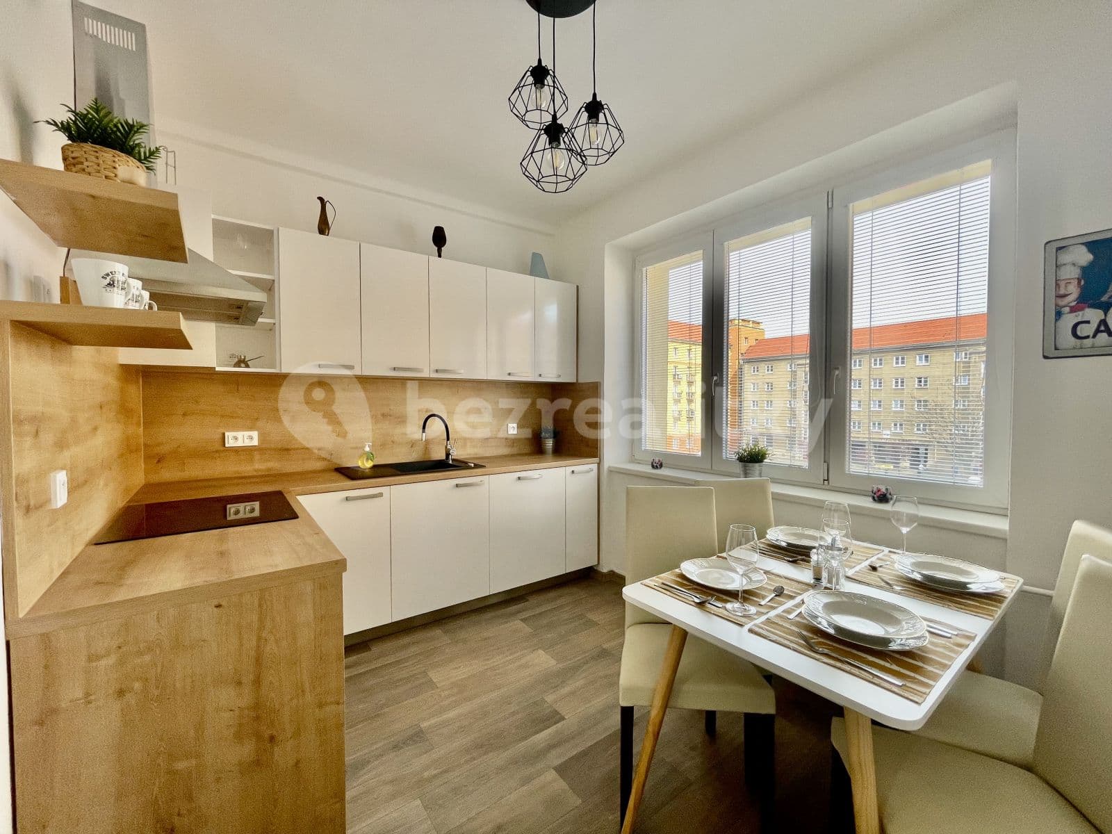 Prenájom bytu 3-izbový 79 m², W. A. Mozarta, Most, Ústecký kraj Prenájom bytu 3-izbový 79 m², W. A. Mozarta, Most, Ústecký kraj