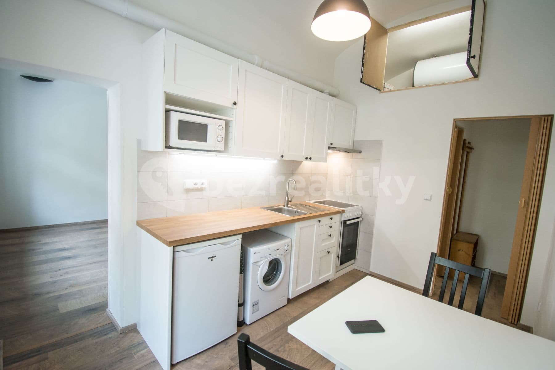 Prenájom bytu 1-izbový 37 m², Grafická, Praha, Praha Prenájom bytu 1-izbový 37 m², Grafická, Praha, Praha