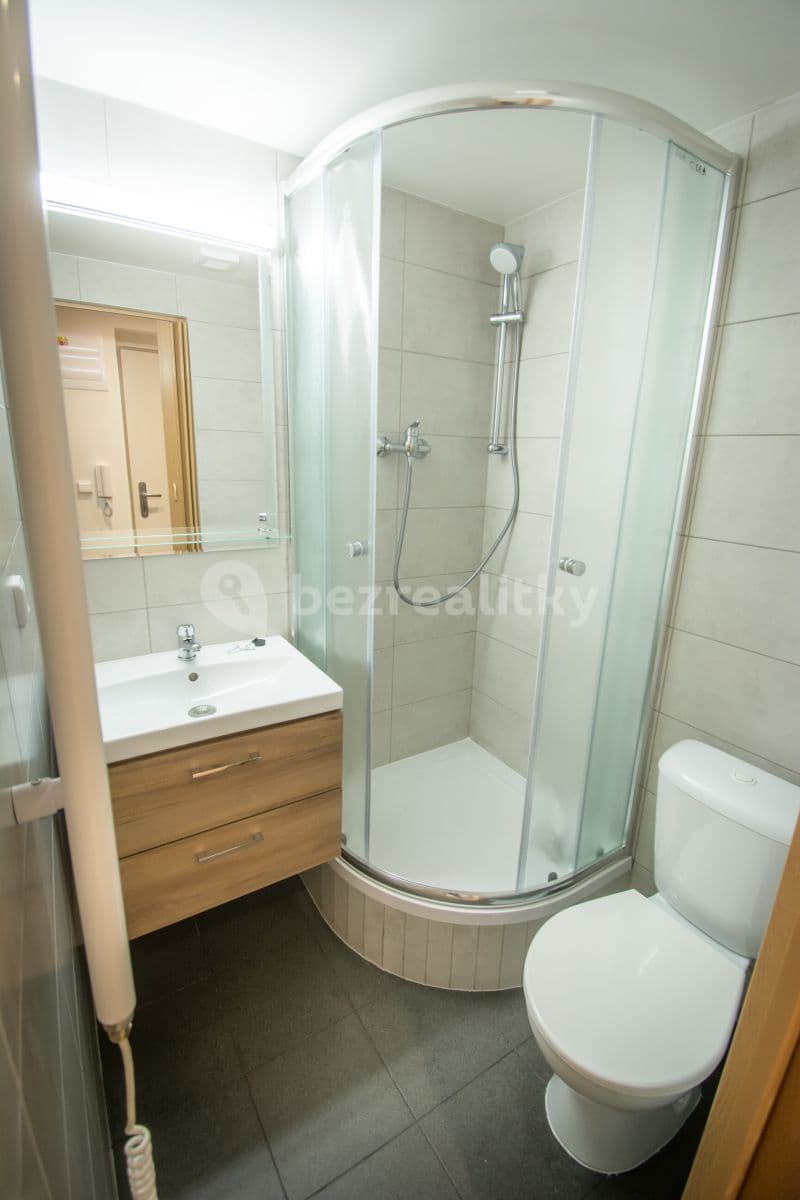 Prenájom bytu 1-izbový 37 m², Grafická, Praha, Praha Prenájom bytu 1-izbový 37 m², Grafická, Praha, Praha