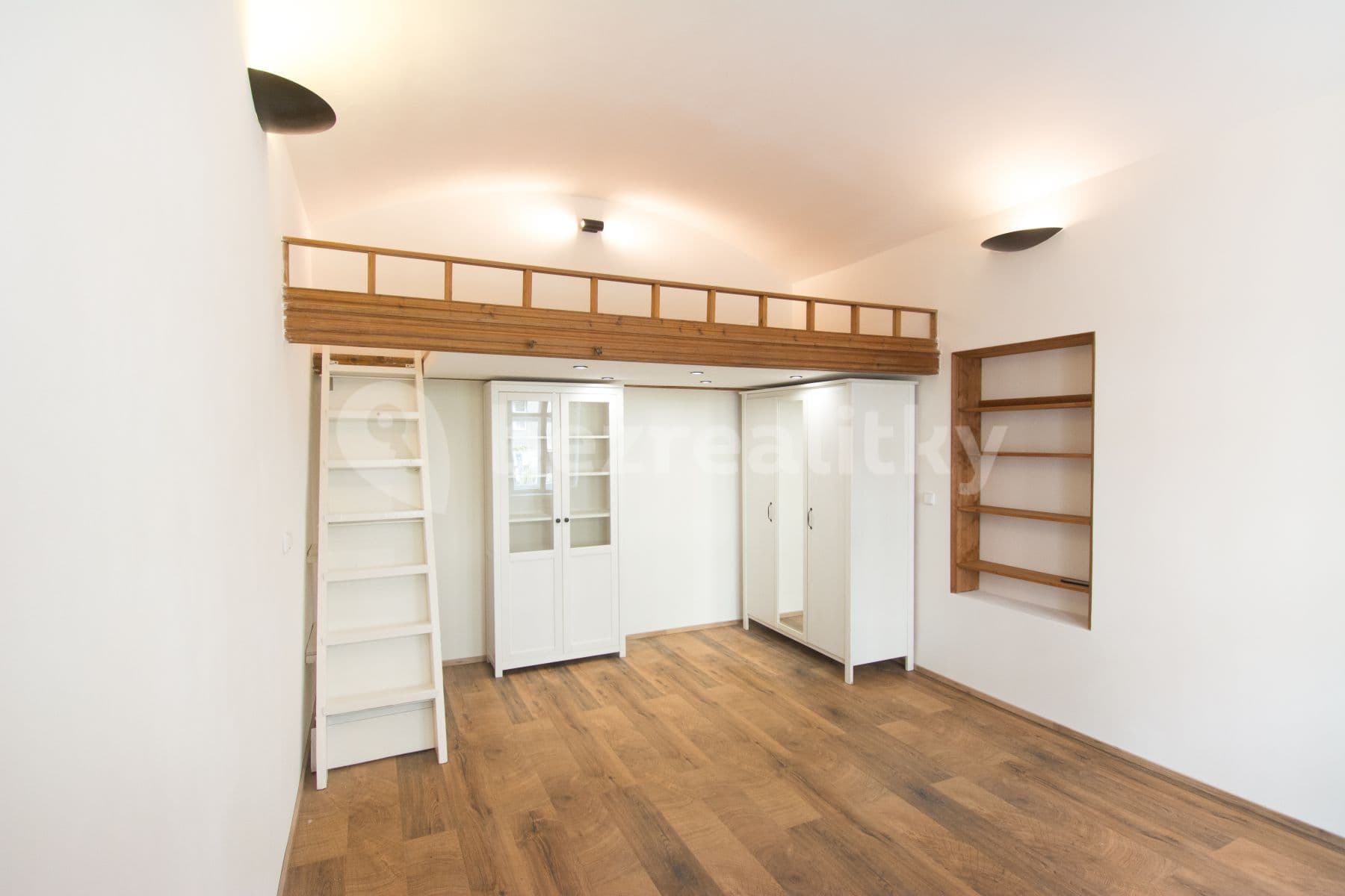 Prenájom bytu 1-izbový 37 m², Grafická, Praha, Praha Prenájom bytu 1-izbový 37 m², Grafická, Praha, Praha