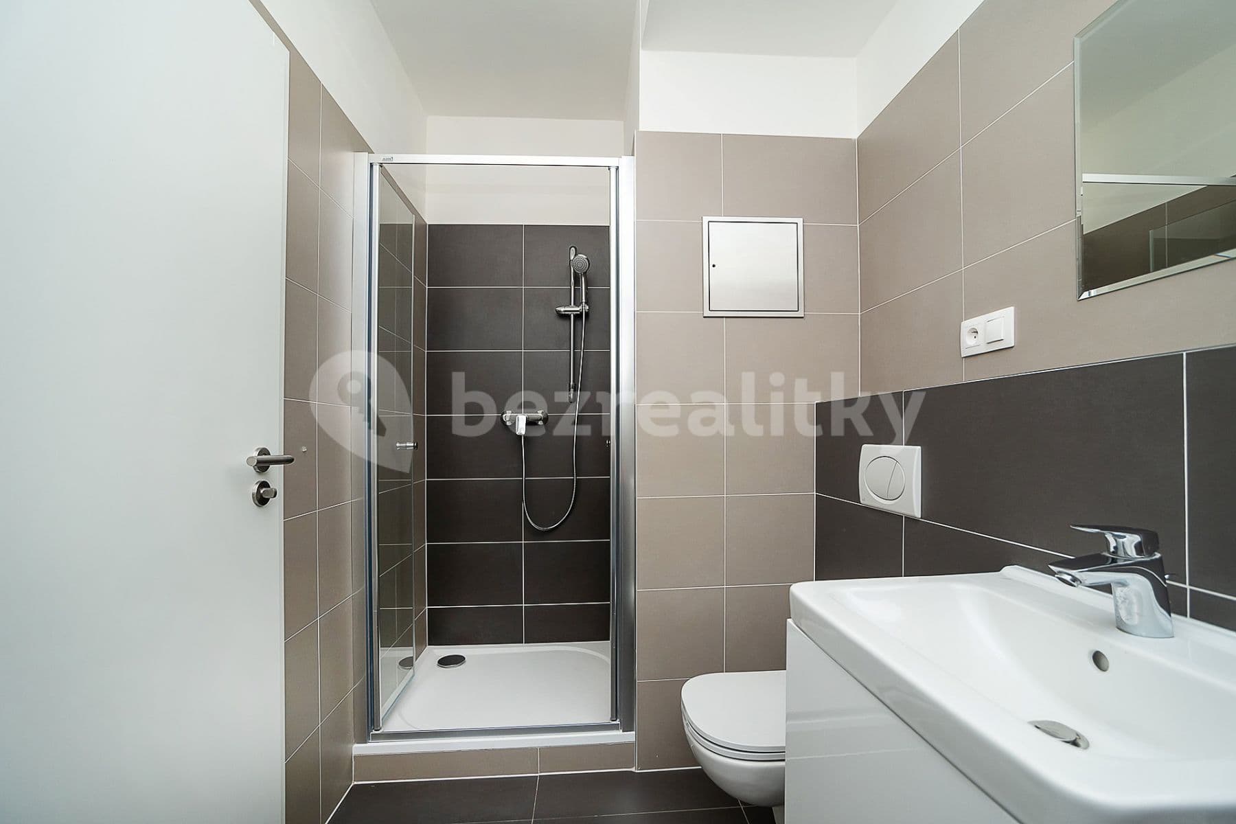 Prenájom bytu 1-izbový 43 m², Škrábkových, Praha, Praha Prenájom bytu 1-izbový 43 m², Škrábkových, Praha, Praha