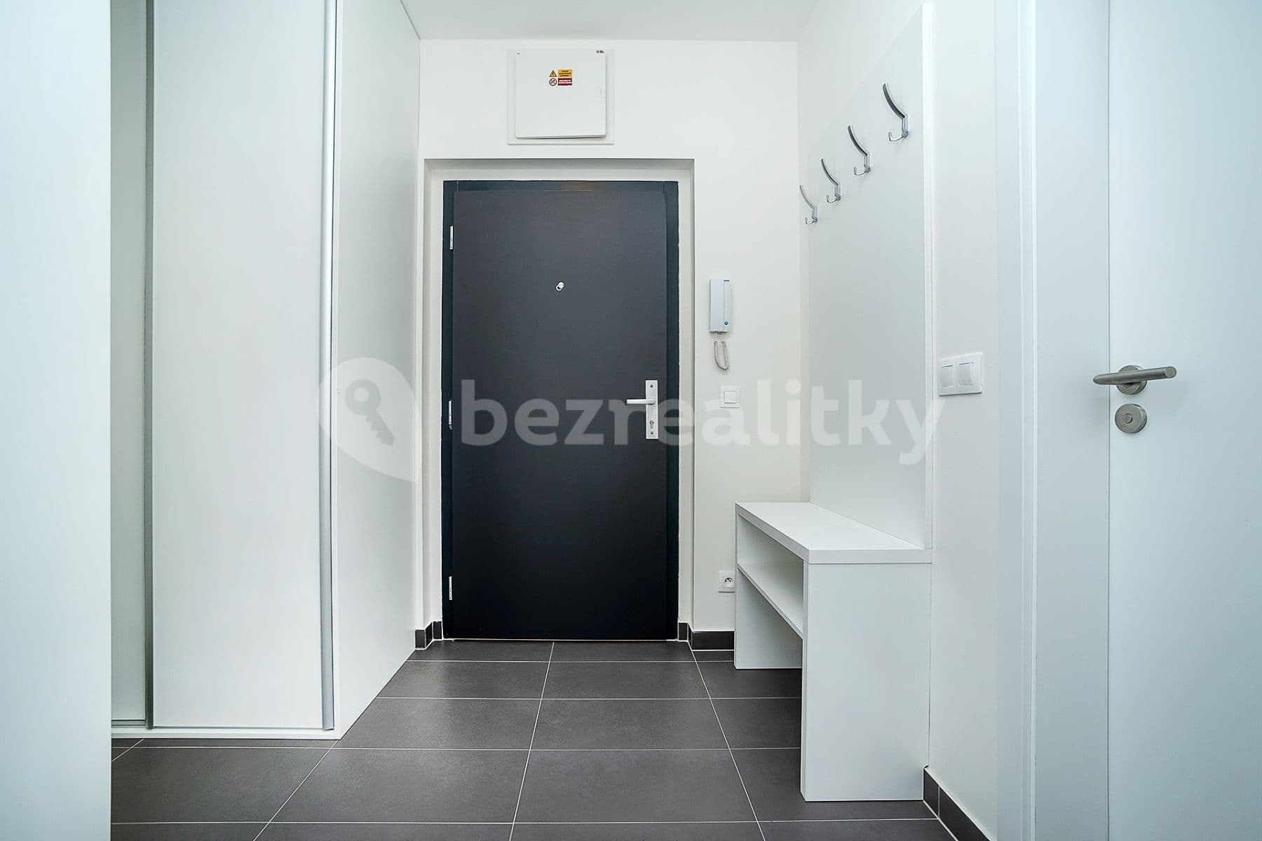 Prenájom bytu 1-izbový 43 m², Škrábkových, Praha, Praha Prenájom bytu 1-izbový 43 m², Škrábkových, Praha, Praha