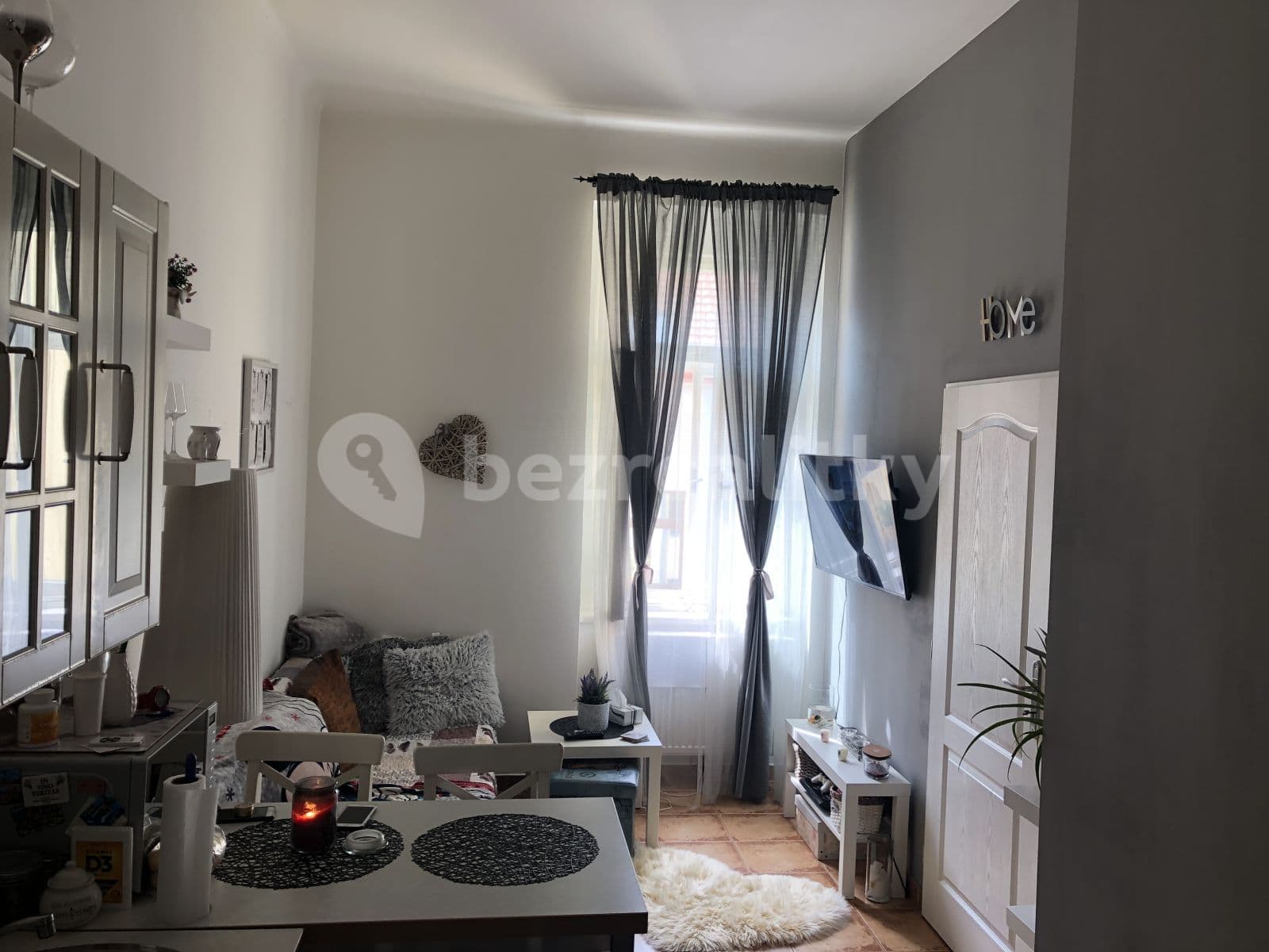 Prenájom bytu 2-izbový 42 m², Grafická, Praha, Praha Prenájom bytu 2-izbový 42 m², Grafická, Praha, Praha
