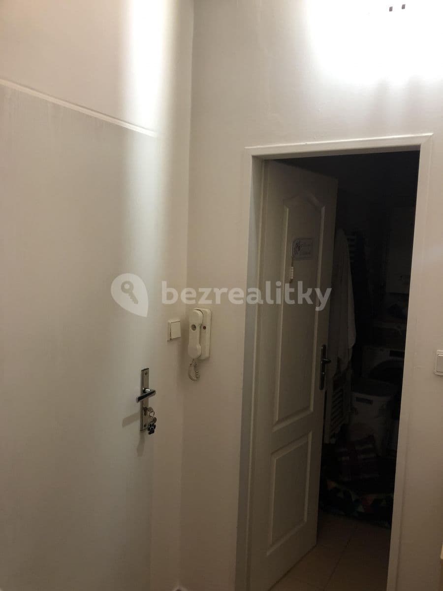 Prenájom bytu 2-izbový 42 m², Grafická, Praha, Praha Prenájom bytu 2-izbový 42 m², Grafická, Praha, Praha