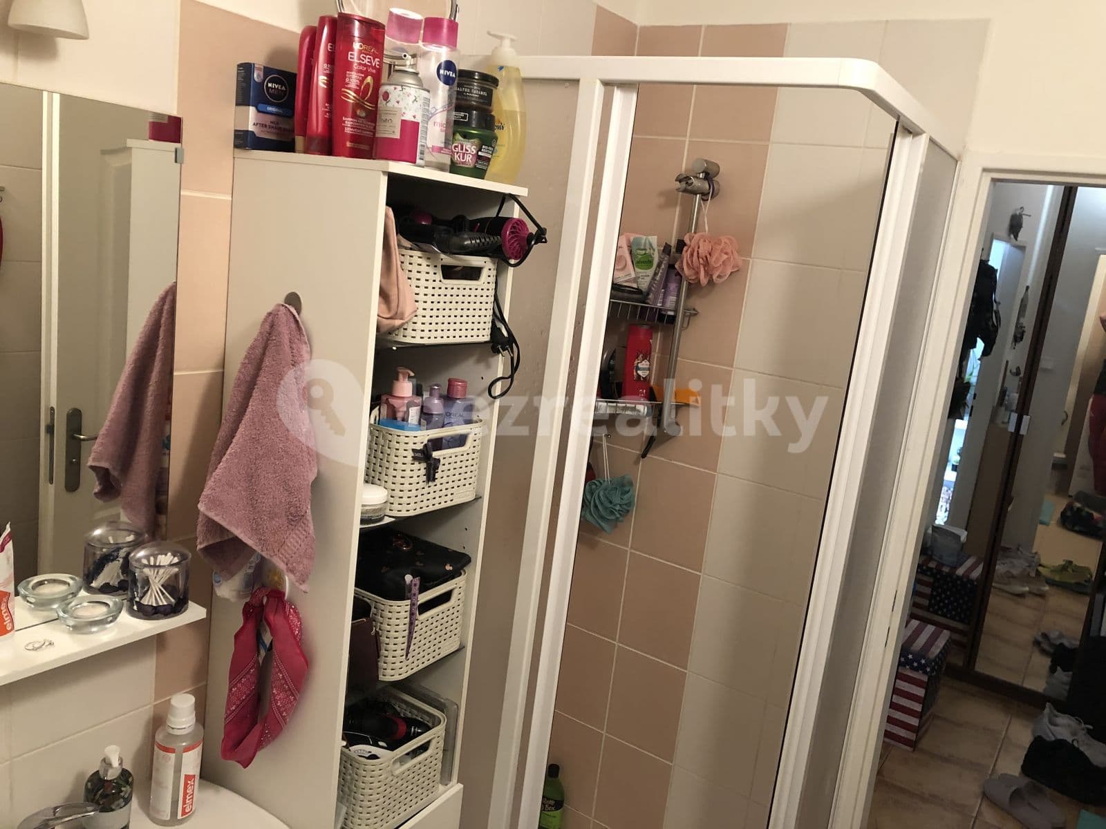 Prenájom bytu 2-izbový 42 m², Grafická, Praha, Praha Prenájom bytu 2-izbový 42 m², Grafická, Praha, Praha