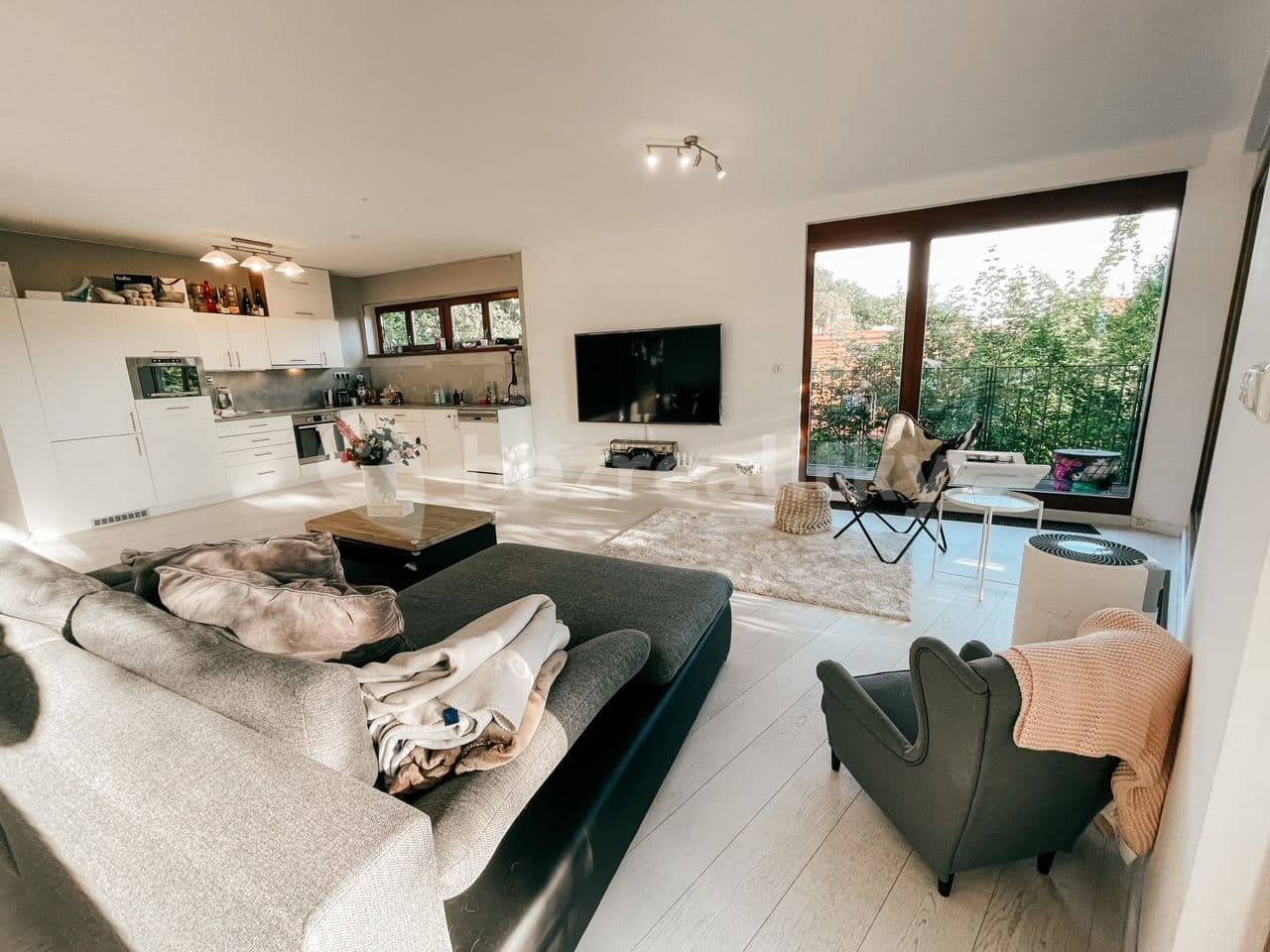 Prenájom bytu 3-izbový 130 m², Na Doubkové, Praha, Praha Prenájom bytu 3-izbový 130 m², Na Doubkové, Praha, Praha