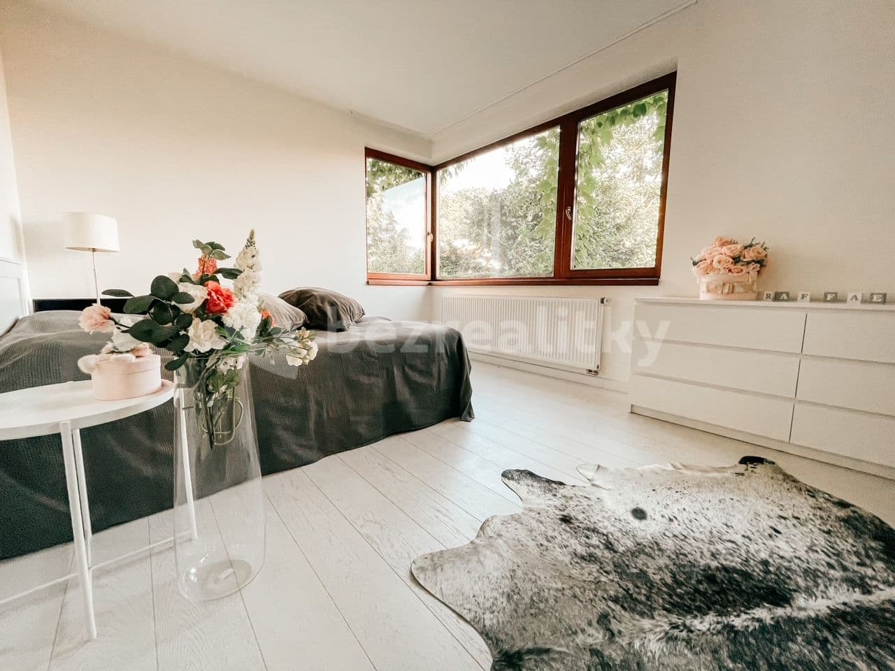 Prenájom bytu 3-izbový 130 m², Na Doubkové, Praha, Praha Prenájom bytu 3-izbový 130 m², Na Doubkové, Praha, Praha