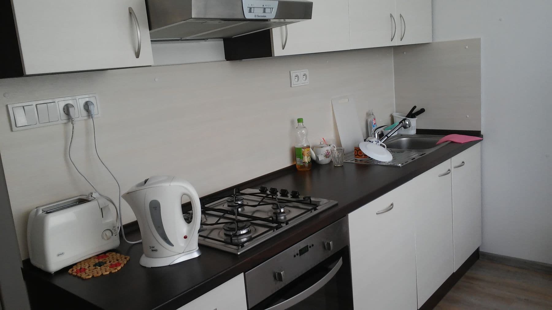 Prenájom bytu 4-izbový 80 m², Dobevská, Praha, Praha Prenájom bytu 4-izbový 80 m², Dobevská, Praha, Praha