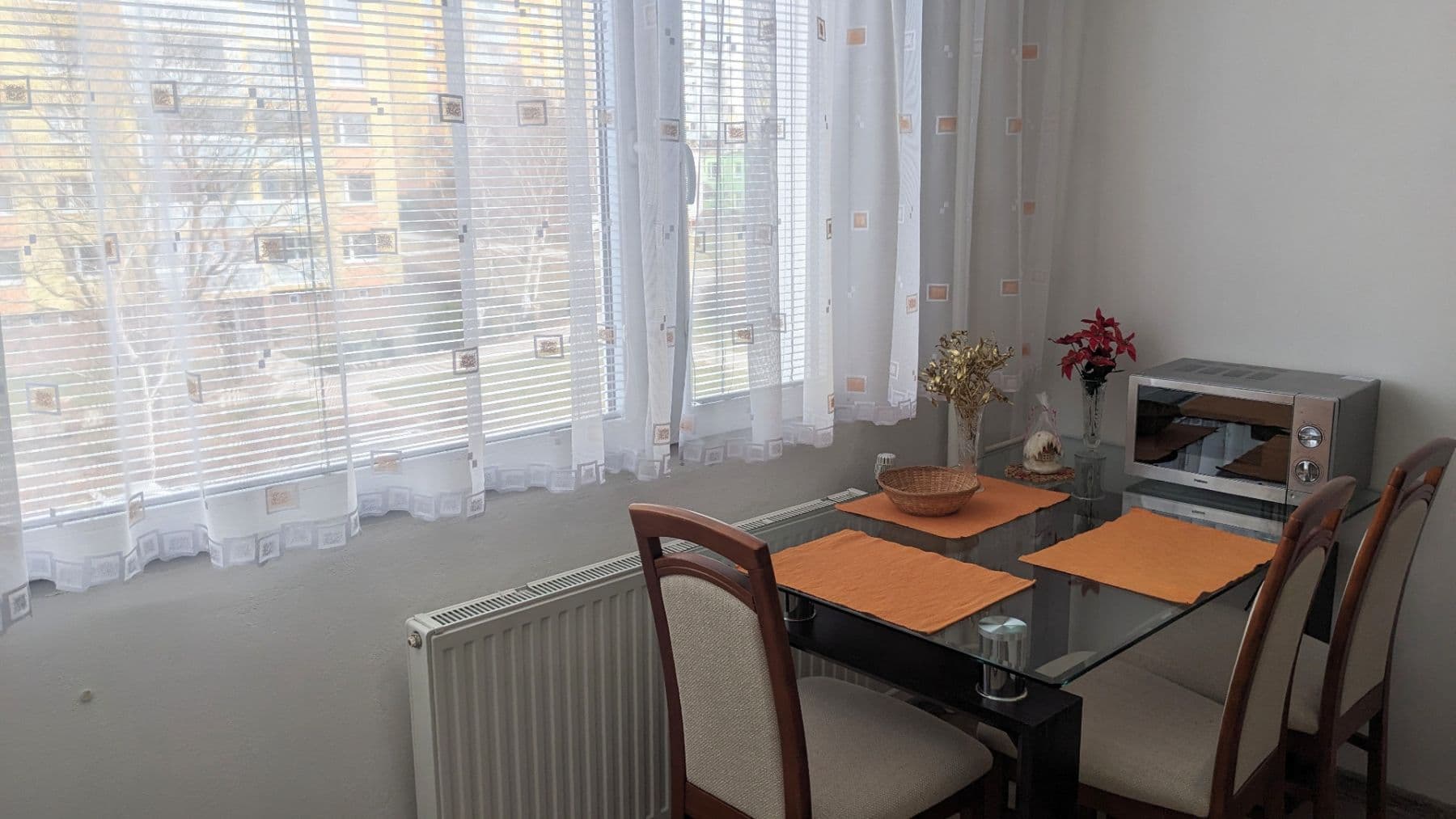 Prenájom bytu 4-izbový 80 m², Dobevská, Praha, Praha Prenájom bytu 4-izbový 80 m², Dobevská, Praha, Praha