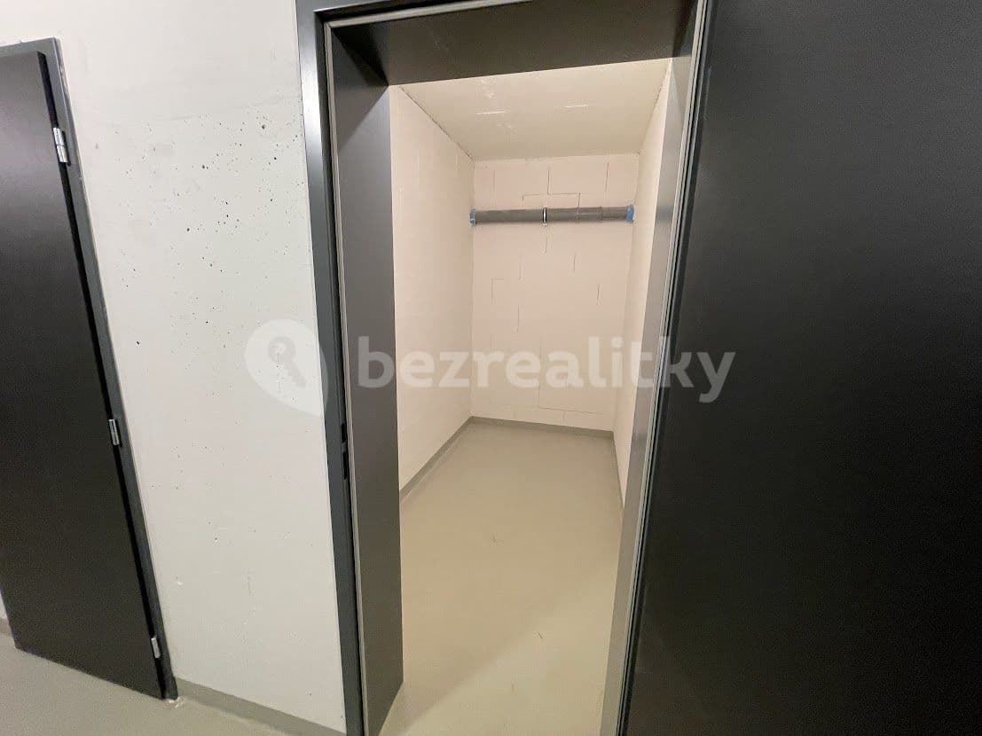 Prenájom bytu 1-izbový 30 m², Křižanská, Praha, Praha Prenájom bytu 1-izbový 30 m², Křižanská, Praha, Praha