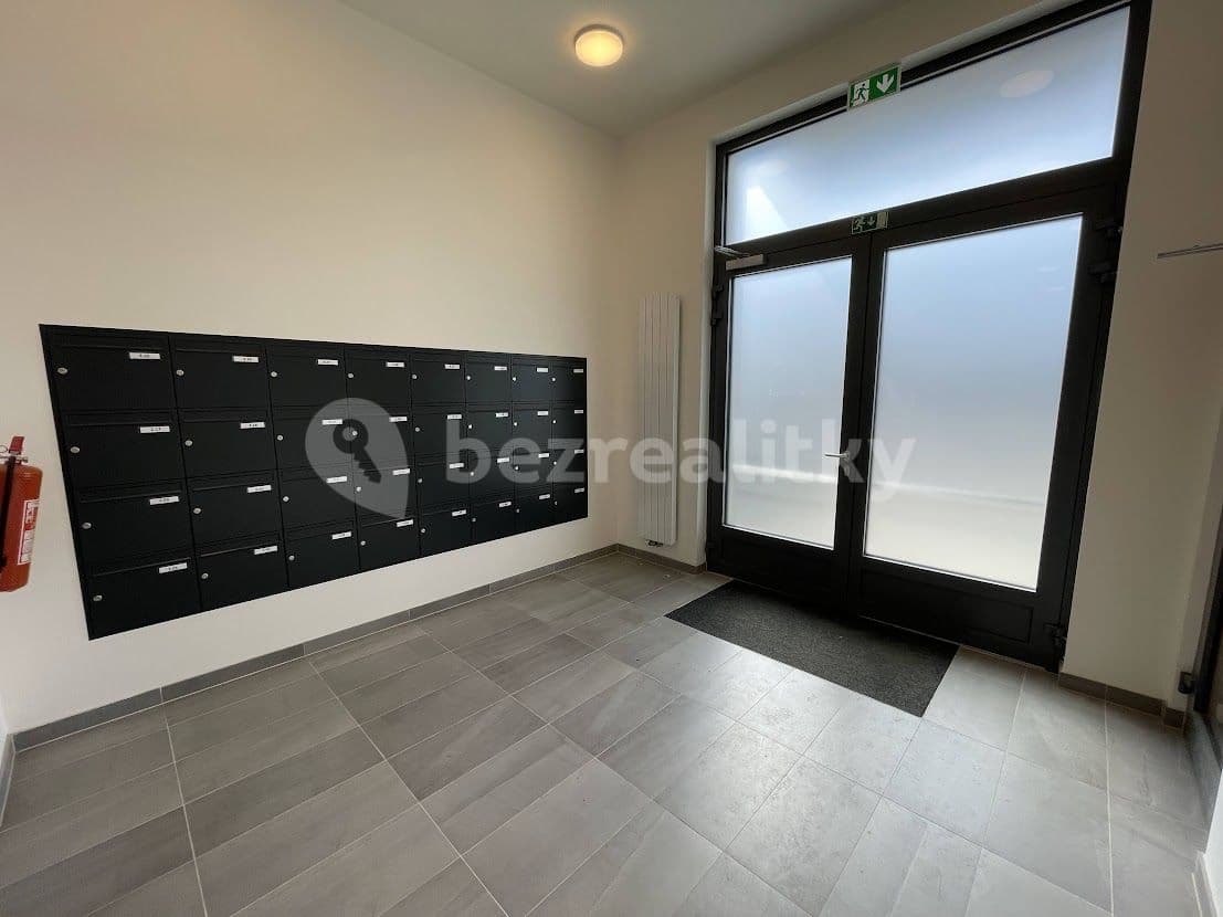 Prenájom bytu 1-izbový 30 m², Křižanská, Praha, Praha Prenájom bytu 1-izbový 30 m², Křižanská, Praha, Praha