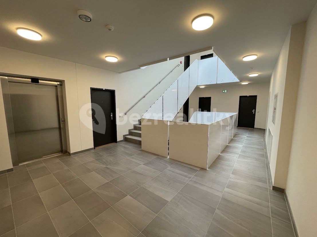 Prenájom bytu 1-izbový 30 m², Křižanská, Praha, Praha Prenájom bytu 1-izbový 30 m², Křižanská, Praha, Praha