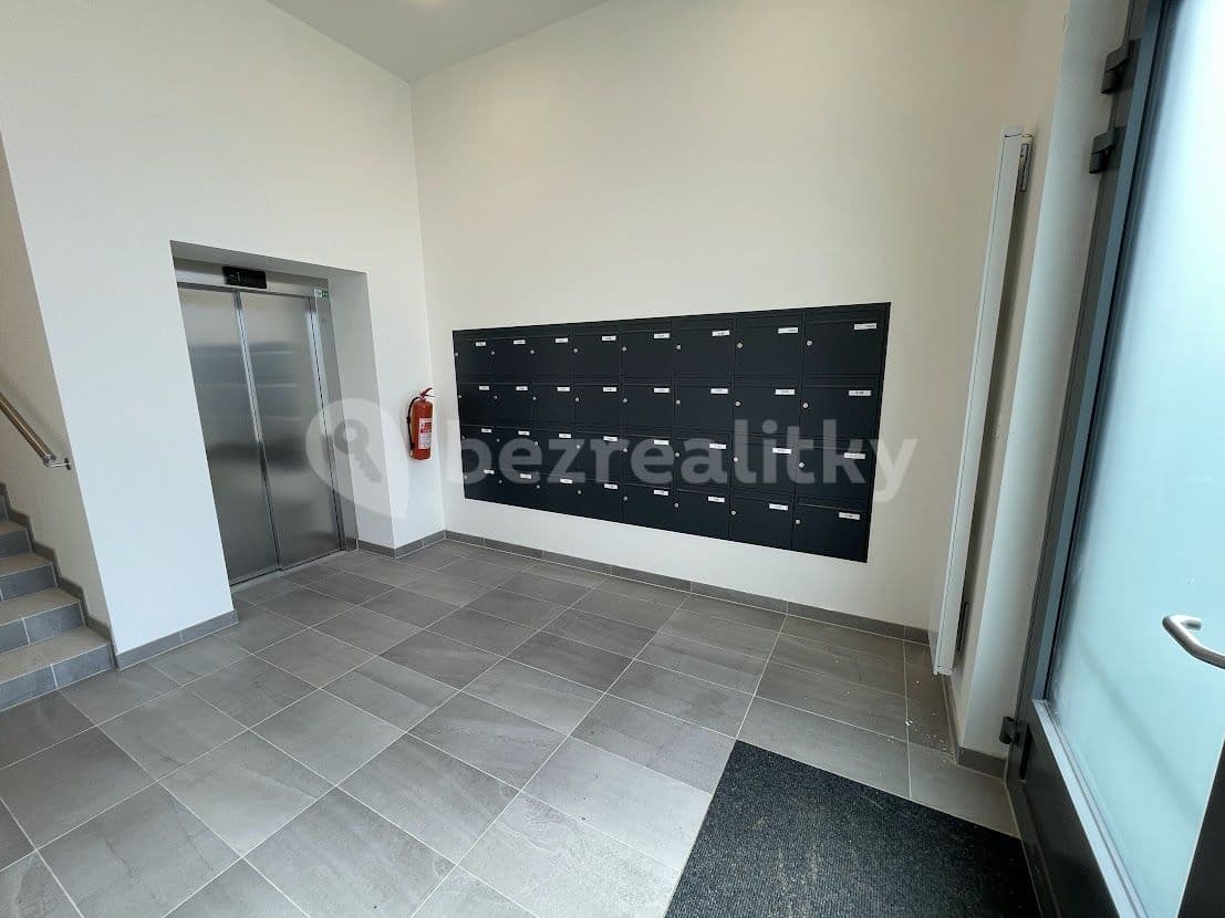 Prenájom bytu 1-izbový 30 m², Křižanská, Praha, Praha Prenájom bytu 1-izbový 30 m², Křižanská, Praha, Praha