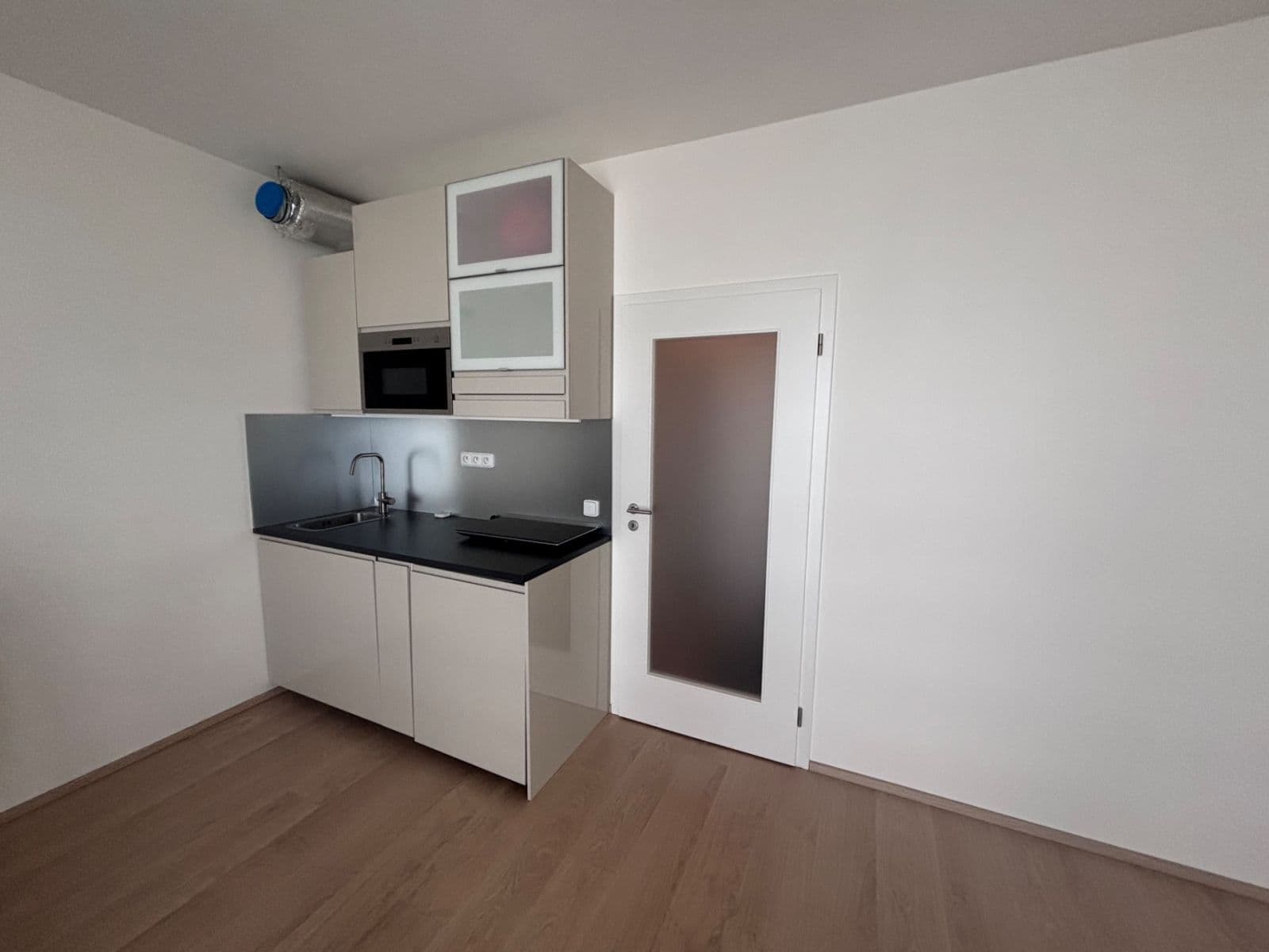 Prenájom bytu 1-izbový 30 m², Křižanská, Praha, Praha Prenájom bytu 1-izbový 30 m², Křižanská, Praha, Praha