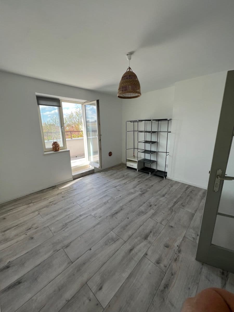 Prenájom bytu 2-izbový 56 m², Sdružení, Praha, Praha Prenájom bytu 2-izbový 56 m², Sdružení, Praha, Praha