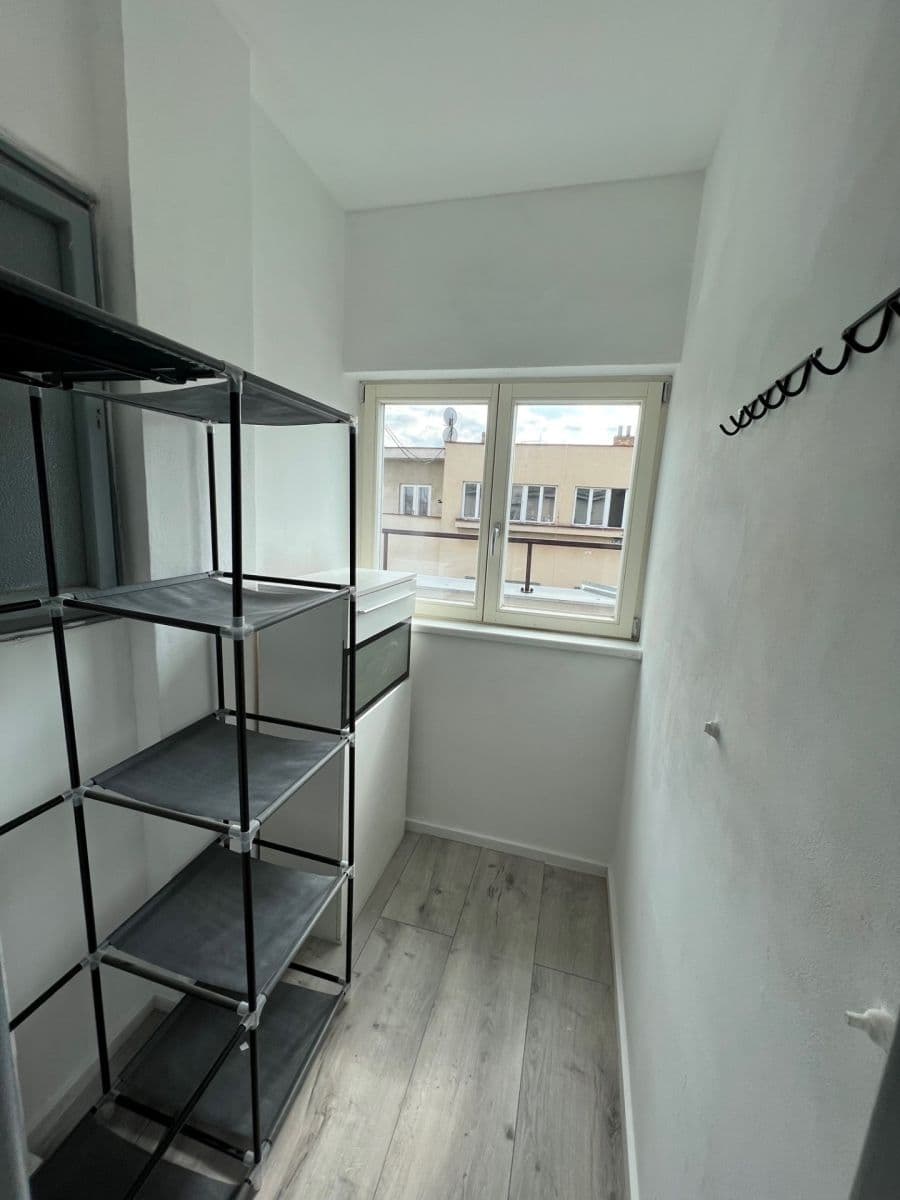 Prenájom bytu 2-izbový 56 m², Sdružení, Praha, Praha Prenájom bytu 2-izbový 56 m², Sdružení, Praha, Praha