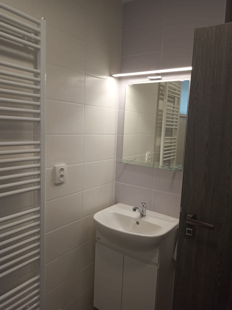 Prenájom bytu 1-izbový 25 m², Zámostí, Uherské Hradiště, Zlínský kraj Prenájom bytu 1-izbový 25 m², Zámostí, Uherské Hradiště, Zlínský kraj