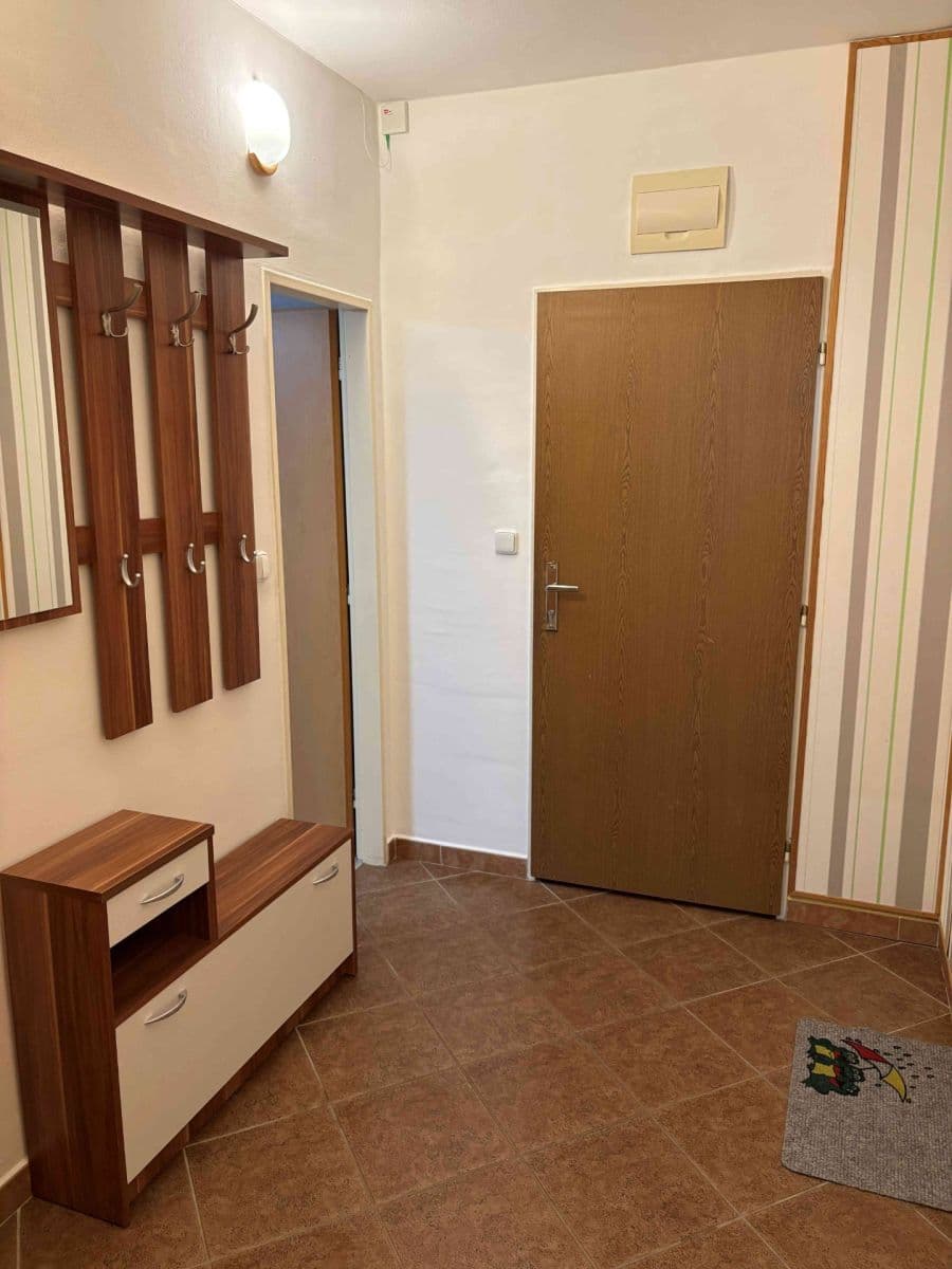 Prenájom bytu 2-izbový 46 m², Hnězdenská, Praha, Praha Prenájom bytu 2-izbový 46 m², Hnězdenská, Praha, Praha