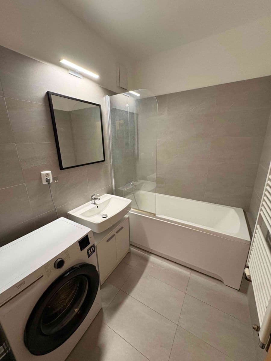 Prenájom bytu 2-izbový 46 m², Hnězdenská, Praha, Praha Prenájom bytu 2-izbový 46 m², Hnězdenská, Praha, Praha