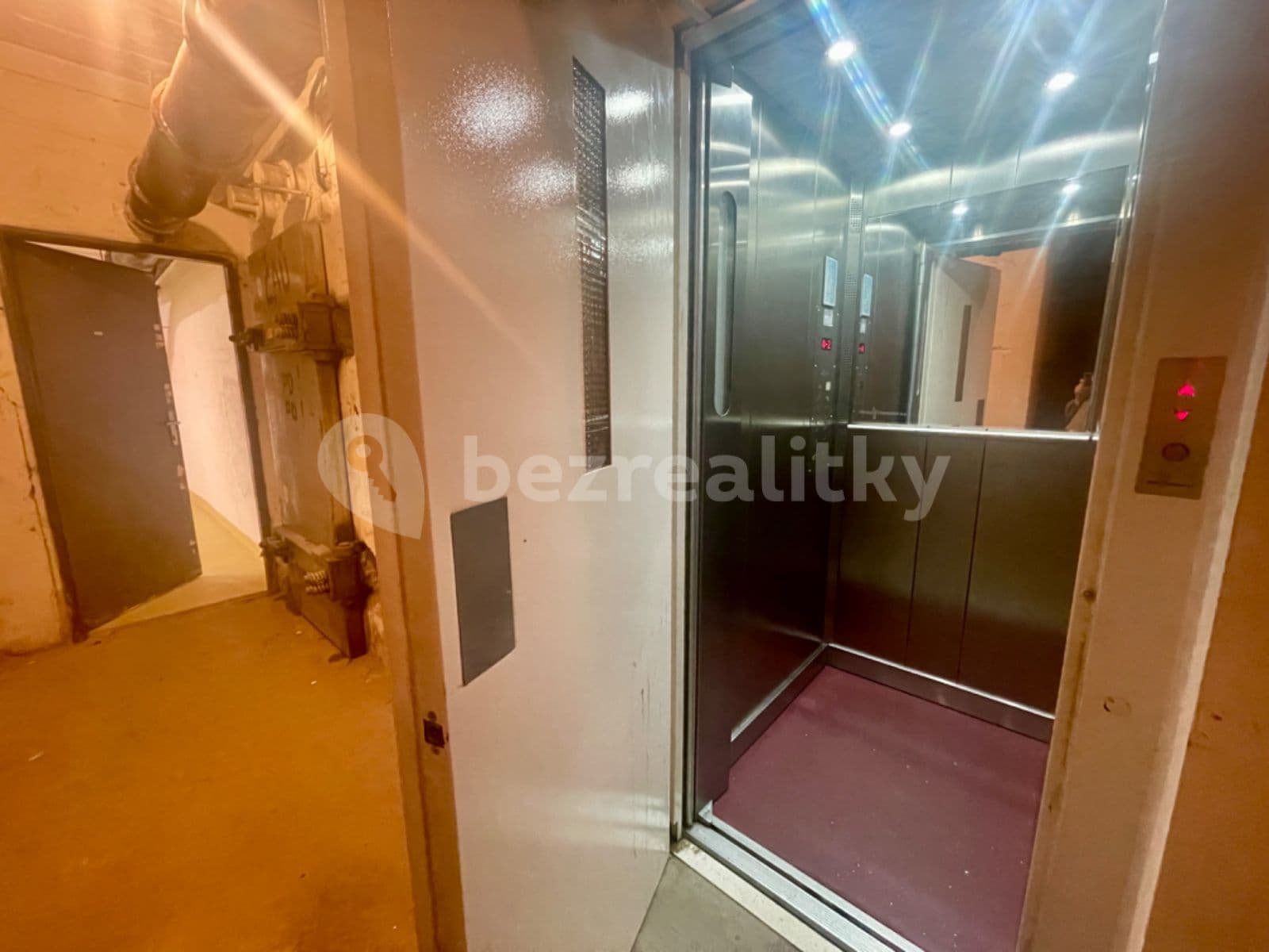 Prenájom nebytového priestoru 45 m², Za Hládkovem, Praha, Praha Prenájom nebytového priestoru 45 m², Za Hládkovem, Praha, Praha