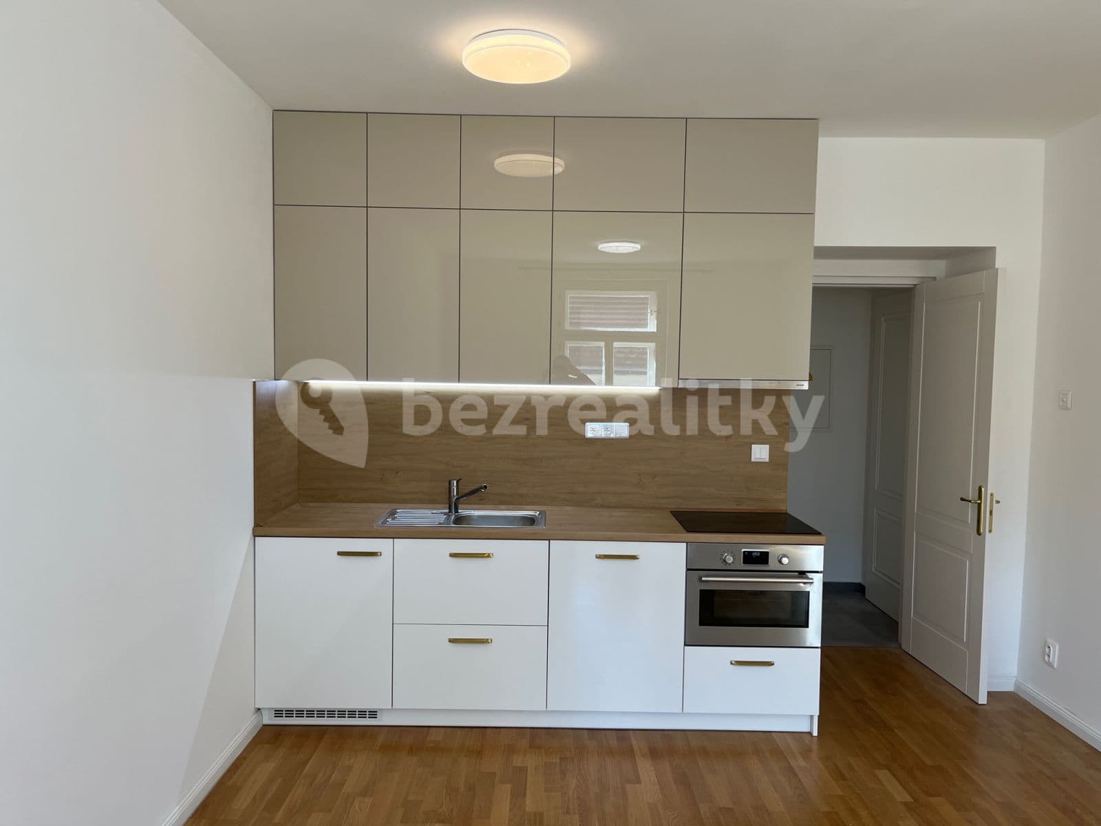 Prenájom bytu 1-izbový 31 m², Rubešova, Praha, Praha Prenájom bytu 1-izbový 31 m², Rubešova, Praha, Praha
