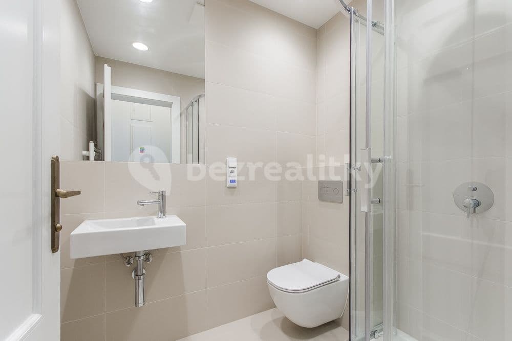 Prenájom bytu 2-izbový 49 m², Charkovská, Praha, Praha Prenájom bytu 2-izbový 49 m², Charkovská, Praha, Praha