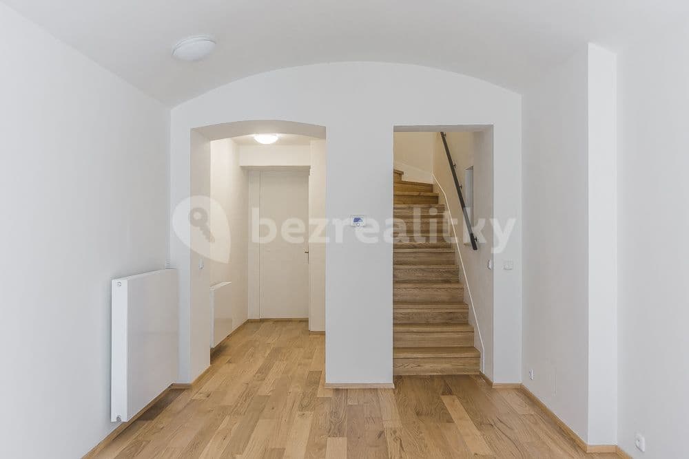 Prenájom bytu 2-izbový 49 m², Charkovská, Praha, Praha Prenájom bytu 2-izbový 49 m², Charkovská, Praha, Praha