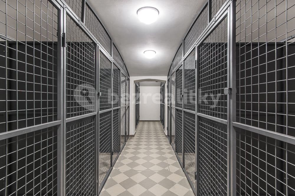 Prenájom bytu 2-izbový 49 m², Charkovská, Praha, Praha Prenájom bytu 2-izbový 49 m², Charkovská, Praha, Praha