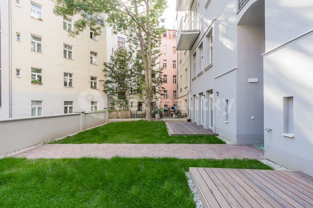 Prenájom bytu 2-izbový 49 m², Charkovská, Praha, Praha Prenájom bytu 2-izbový 49 m², Charkovská, Praha, Praha