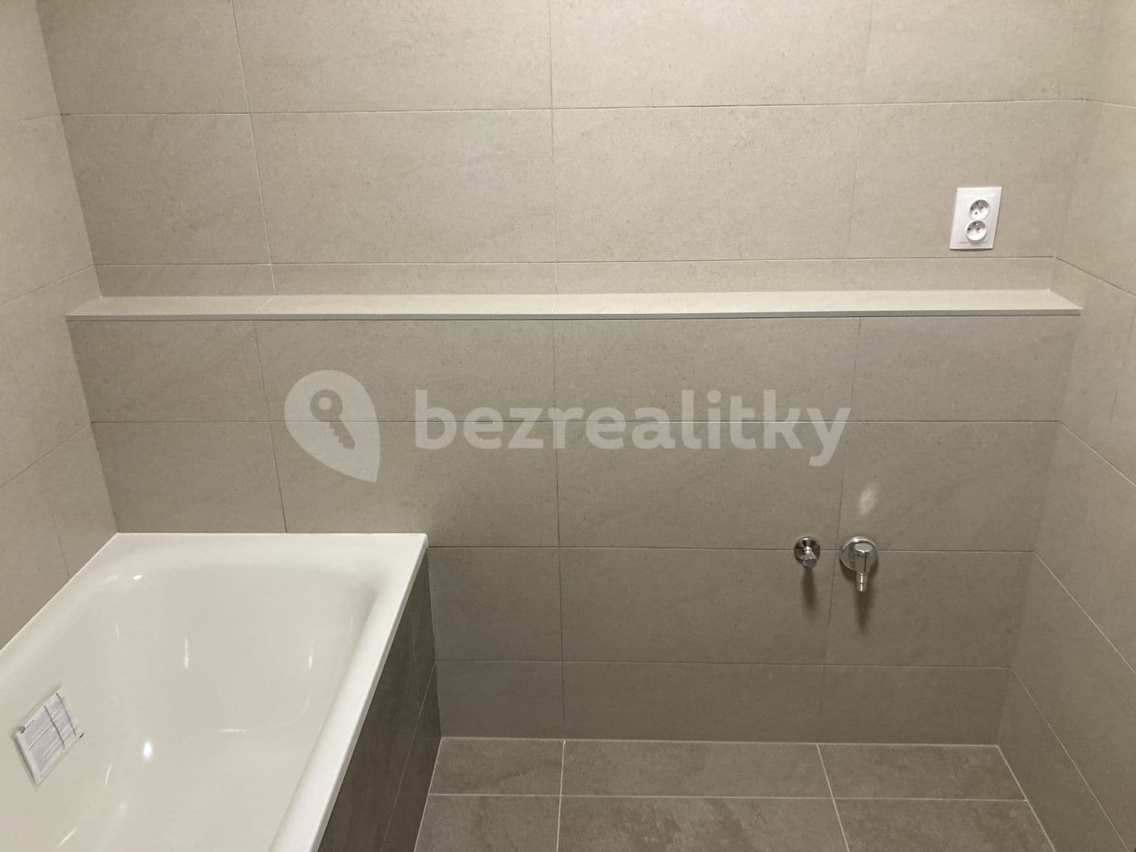 Prenájom bytu 1-izbový 37 m², Pod Viaduktem, Praha, Praha Prenájom bytu 1-izbový 37 m², Pod Viaduktem, Praha, Praha