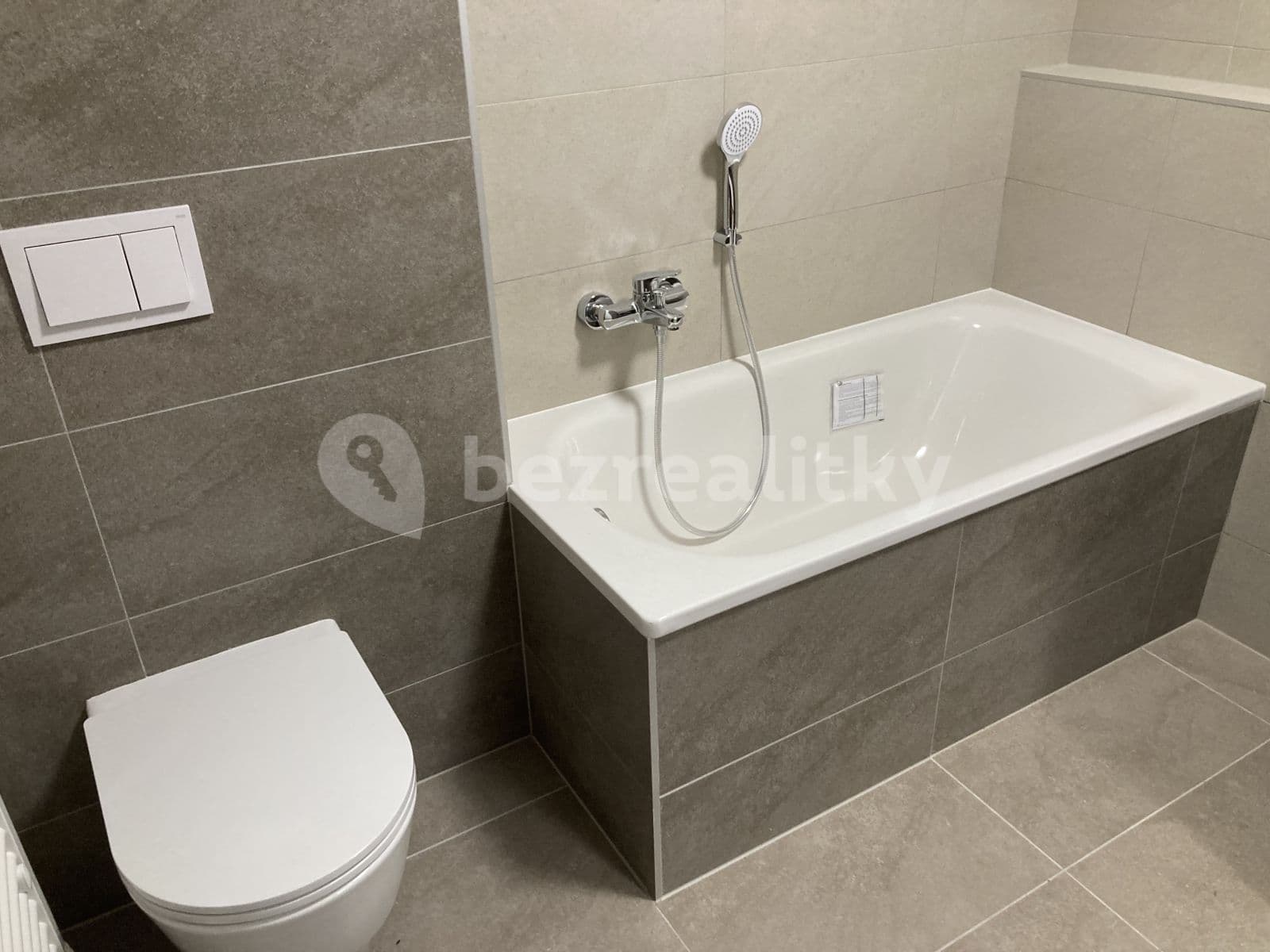 Prenájom bytu 1-izbový 37 m², Pod Viaduktem, Praha, Praha Prenájom bytu 1-izbový 37 m², Pod Viaduktem, Praha, Praha