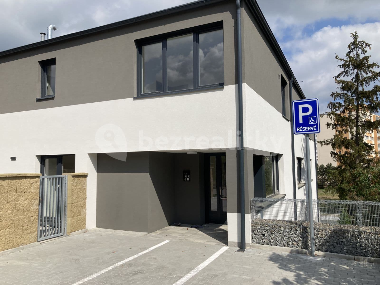 Prenájom bytu 1-izbový 37 m², Pod Viaduktem, Praha, Praha Prenájom bytu 1-izbový 37 m², Pod Viaduktem, Praha, Praha