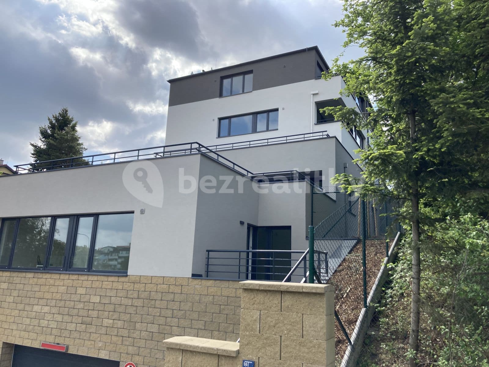 Prenájom bytu 1-izbový 37 m², Pod Viaduktem, Praha, Praha Prenájom bytu 1-izbový 37 m², Pod Viaduktem, Praha, Praha