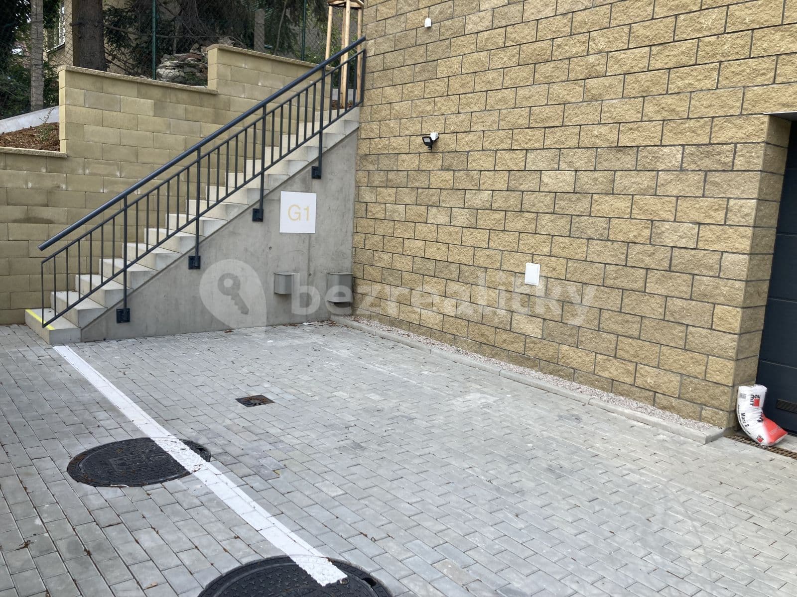 Prenájom bytu 1-izbový 37 m², Pod Viaduktem, Praha, Praha Prenájom bytu 1-izbový 37 m², Pod Viaduktem, Praha, Praha