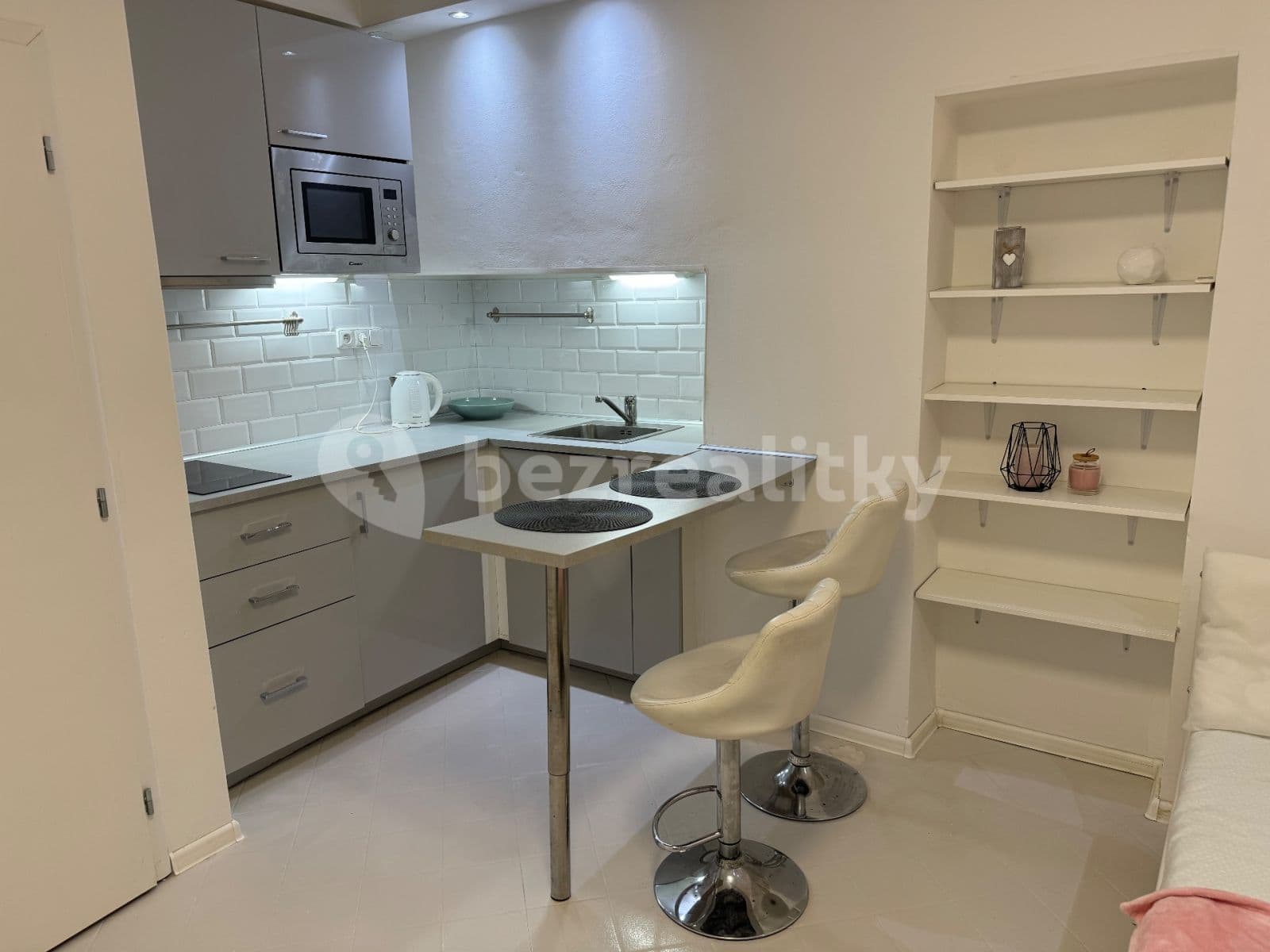 Prenájom bytu 1-izbový 25 m², Pod Zvonařkou, Praha, Praha Prenájom bytu 1-izbový 25 m², Pod Zvonařkou, Praha, Praha