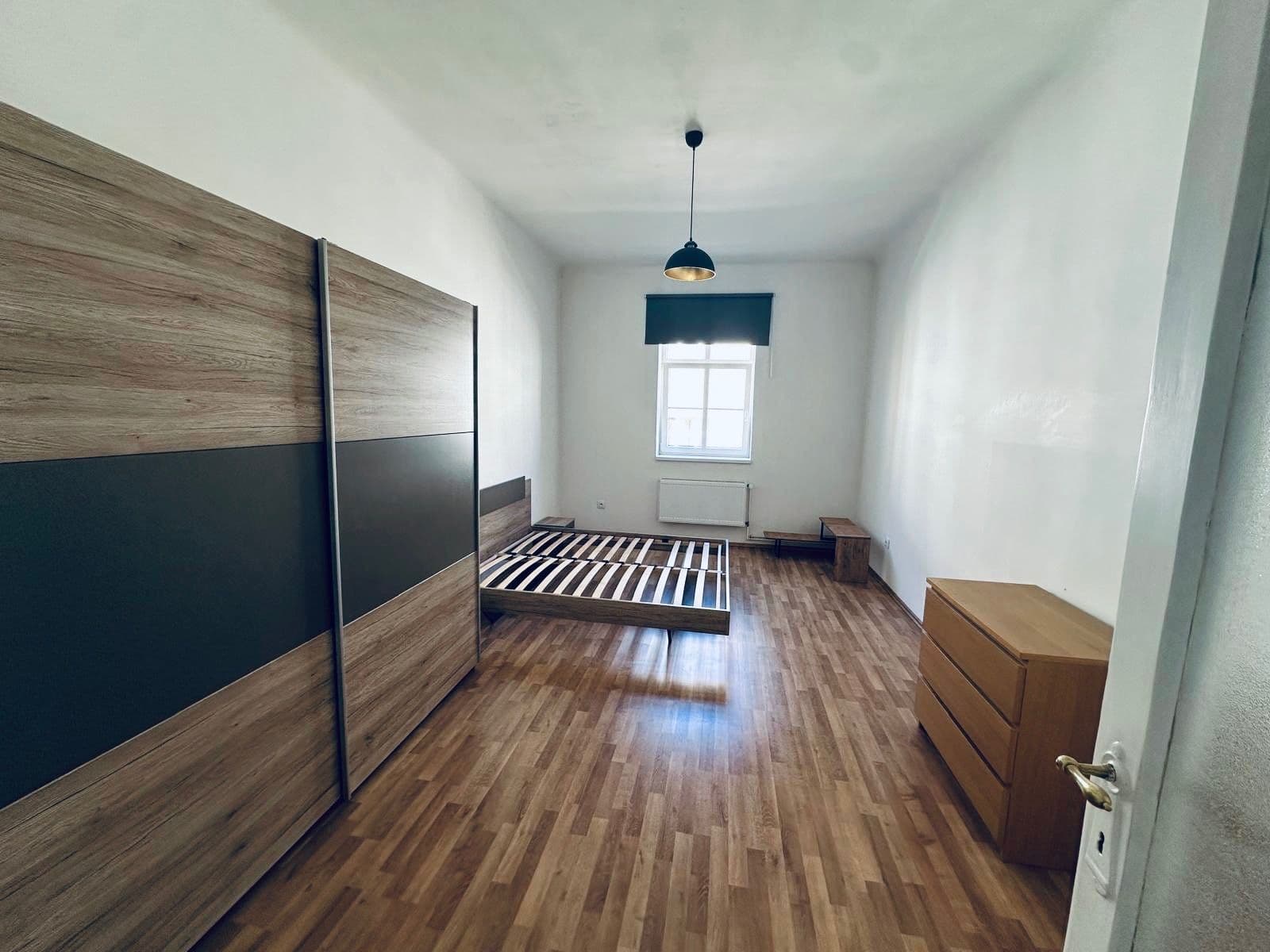 Prenájom bytu 3-izbový 68 m², Malířská, Praha, Praha Prenájom bytu 3-izbový 68 m², Malířská, Praha, Praha