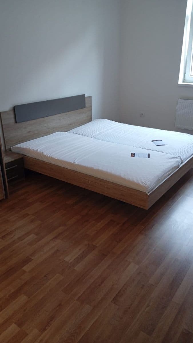 Prenájom bytu 3-izbový 68 m², Malířská, Praha, Praha Prenájom bytu 3-izbový 68 m², Malířská, Praha, Praha