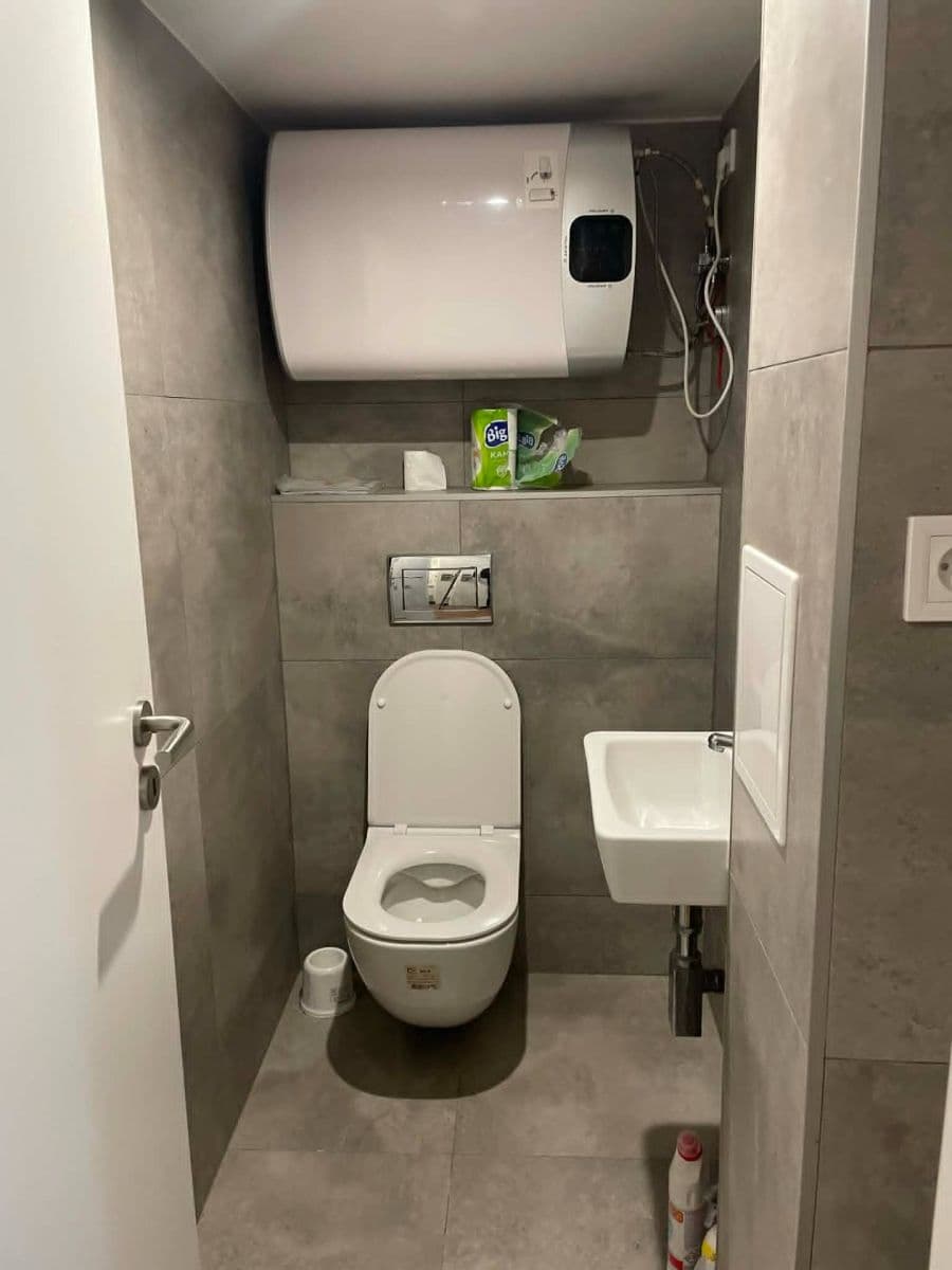 Prenájom bytu 1-izbový 60 m², Roháčova, Praha, Praha Prenájom bytu 1-izbový 60 m², Roháčova, Praha, Praha