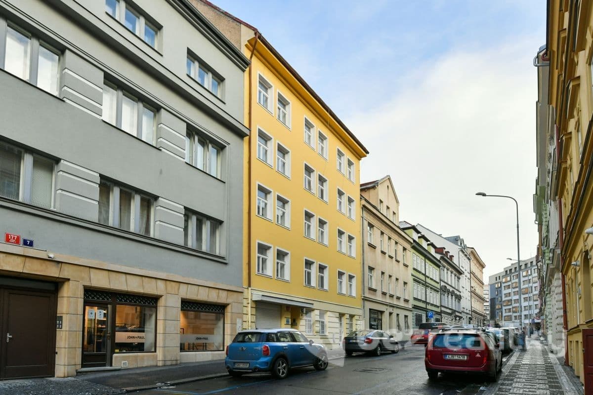 Prenájom bytu 1-izbový 60 m², Roháčova, Praha, Praha Prenájom bytu 1-izbový 60 m², Roháčova, Praha, Praha